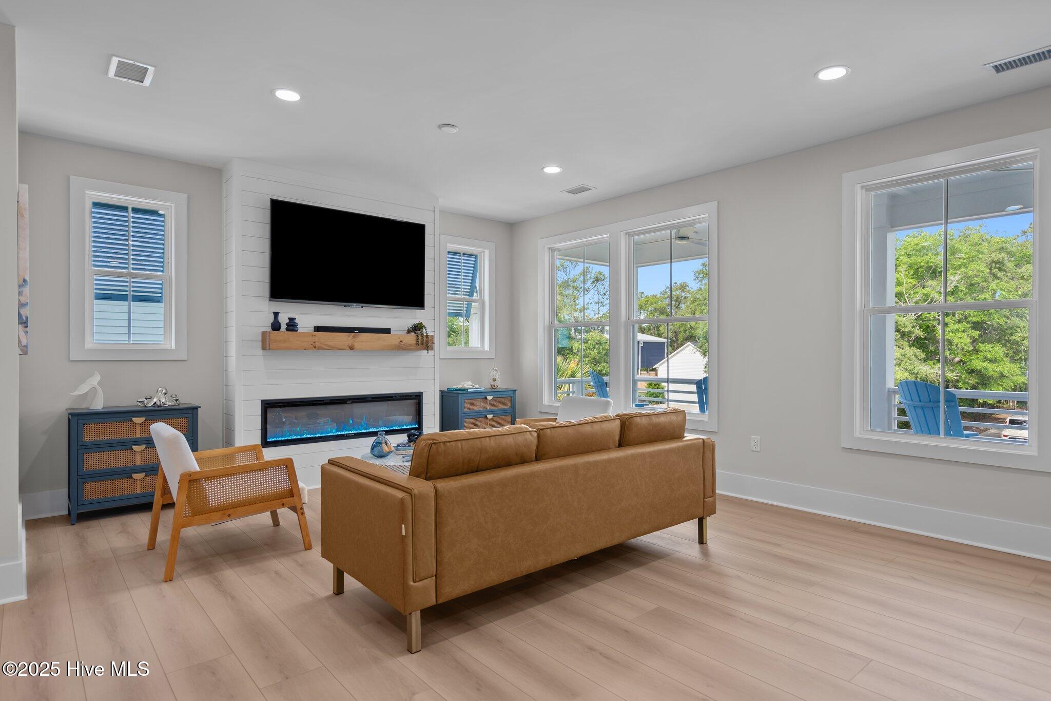 100519500 | Photo 11