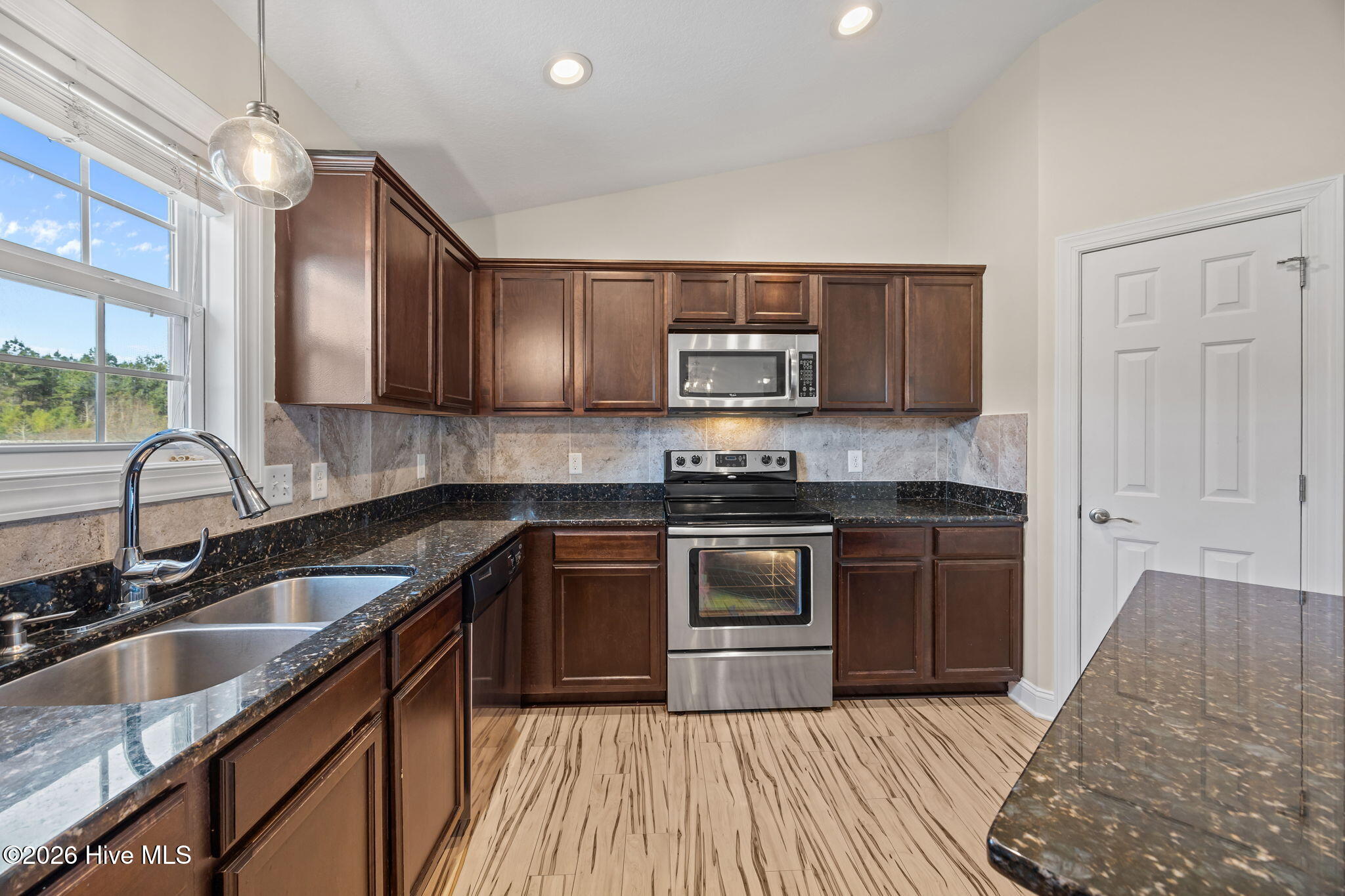 11-web-or-mls-210 Tall Tree Ct. 30