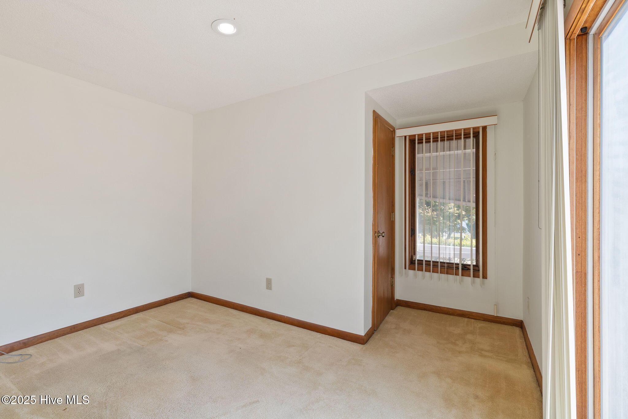 100531930 | Photo 38