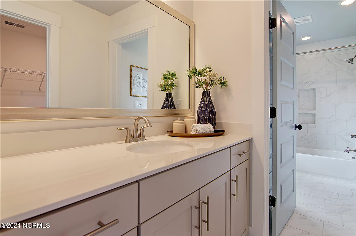 100567572 | Photo 21