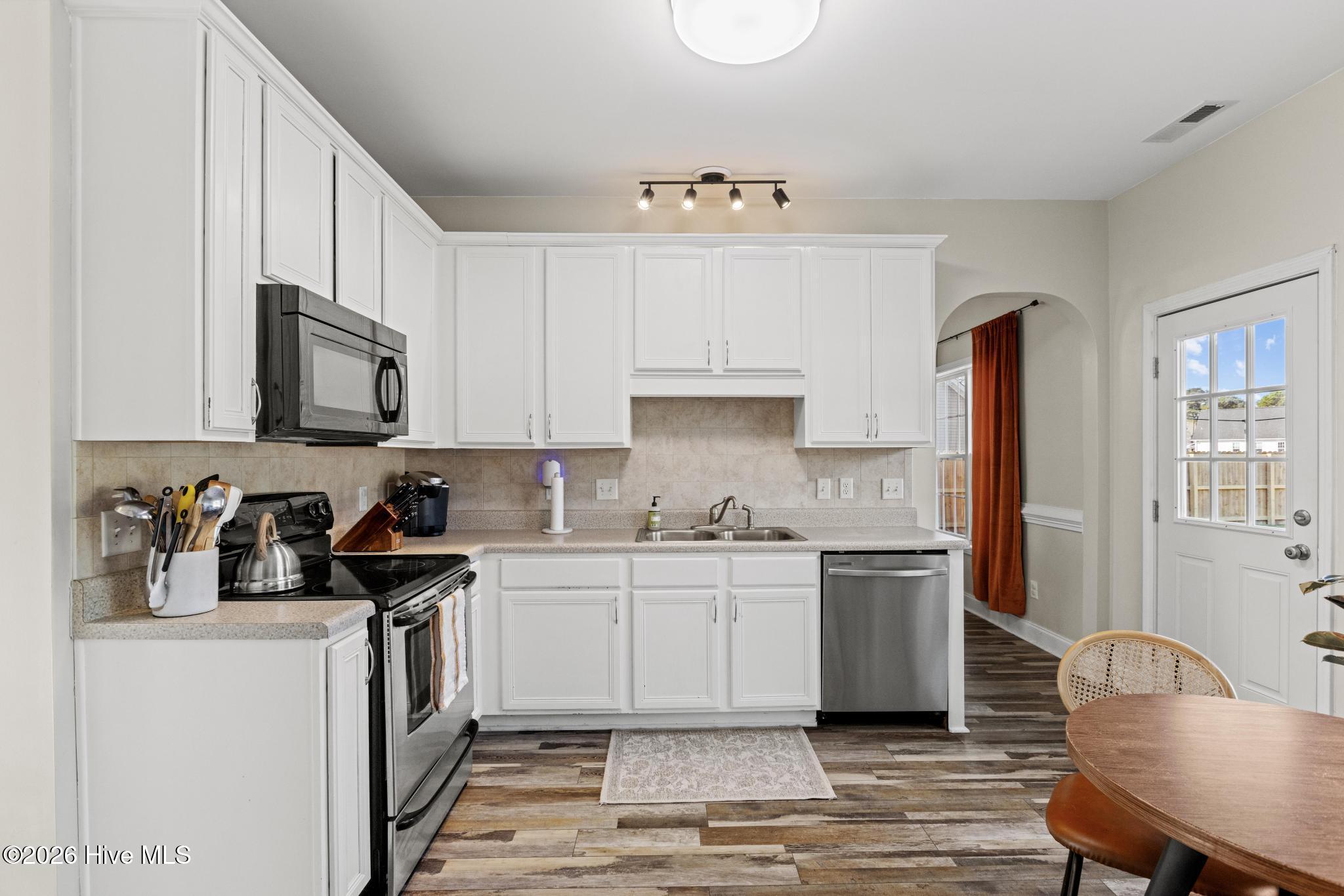 100564842 | Photo 11