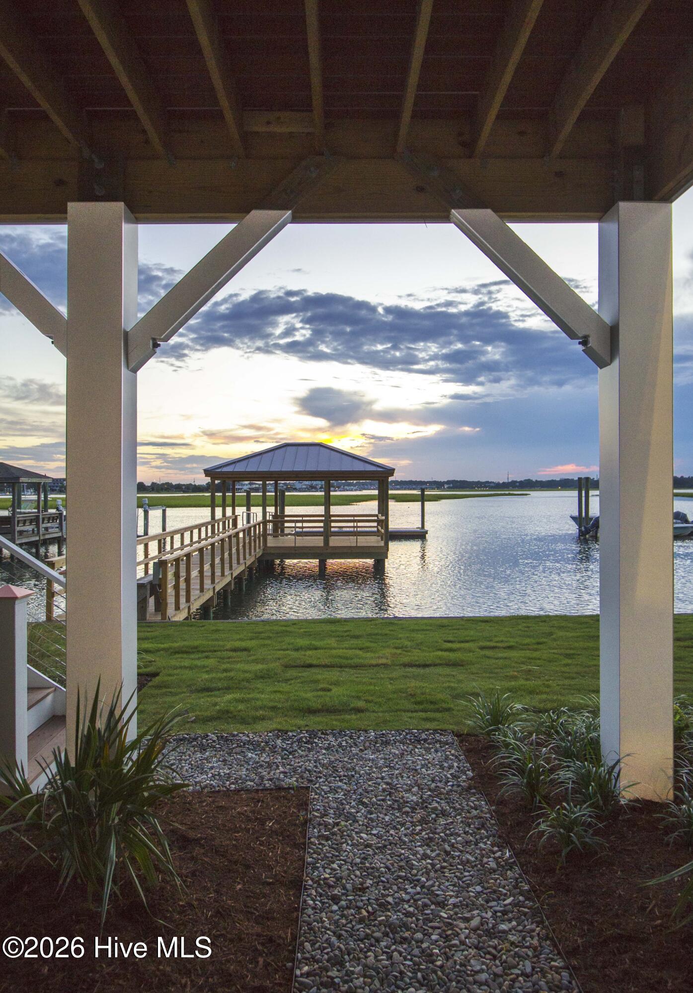 100563584 | Photo 44