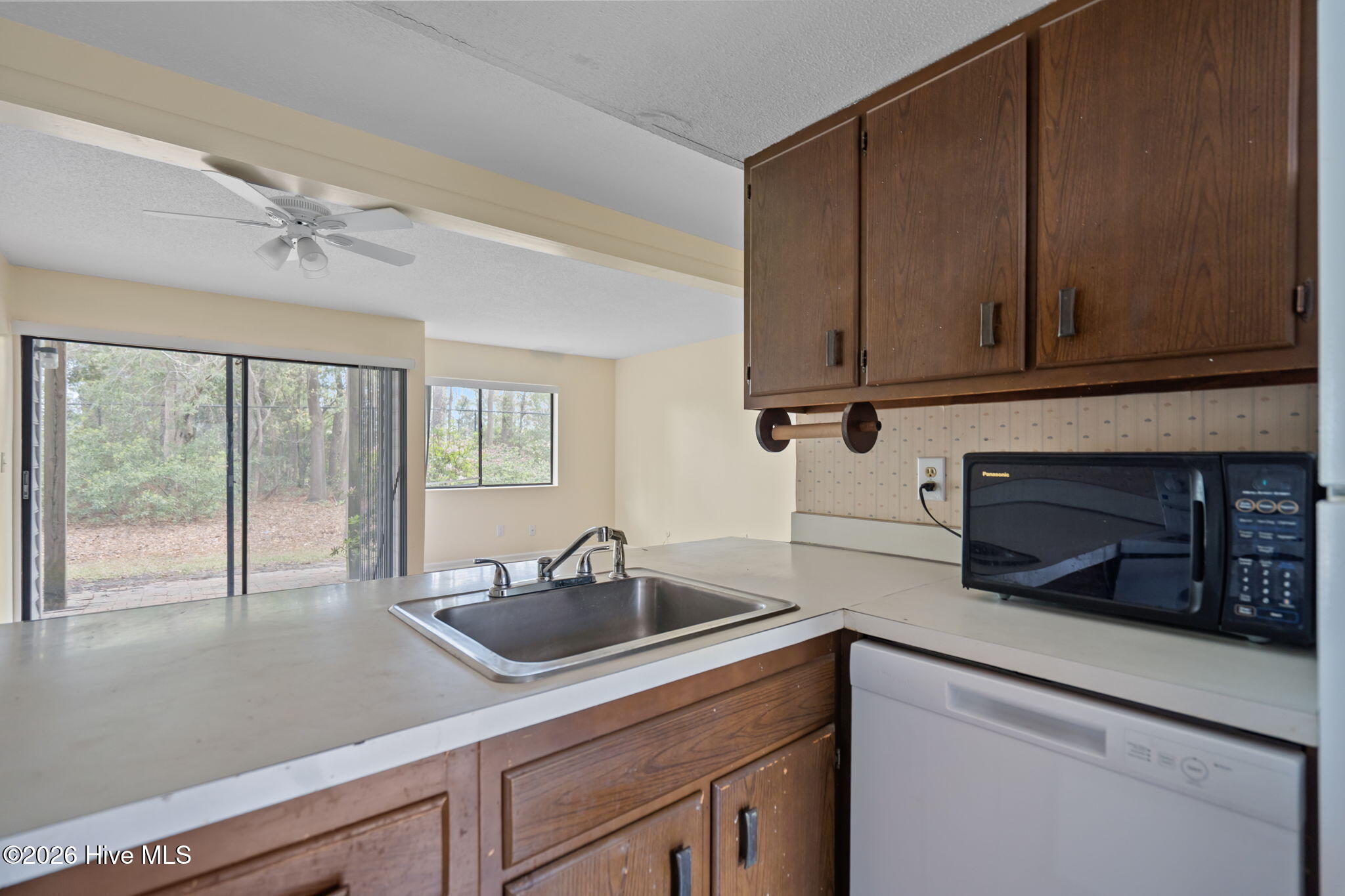 100562887 | Photo 13