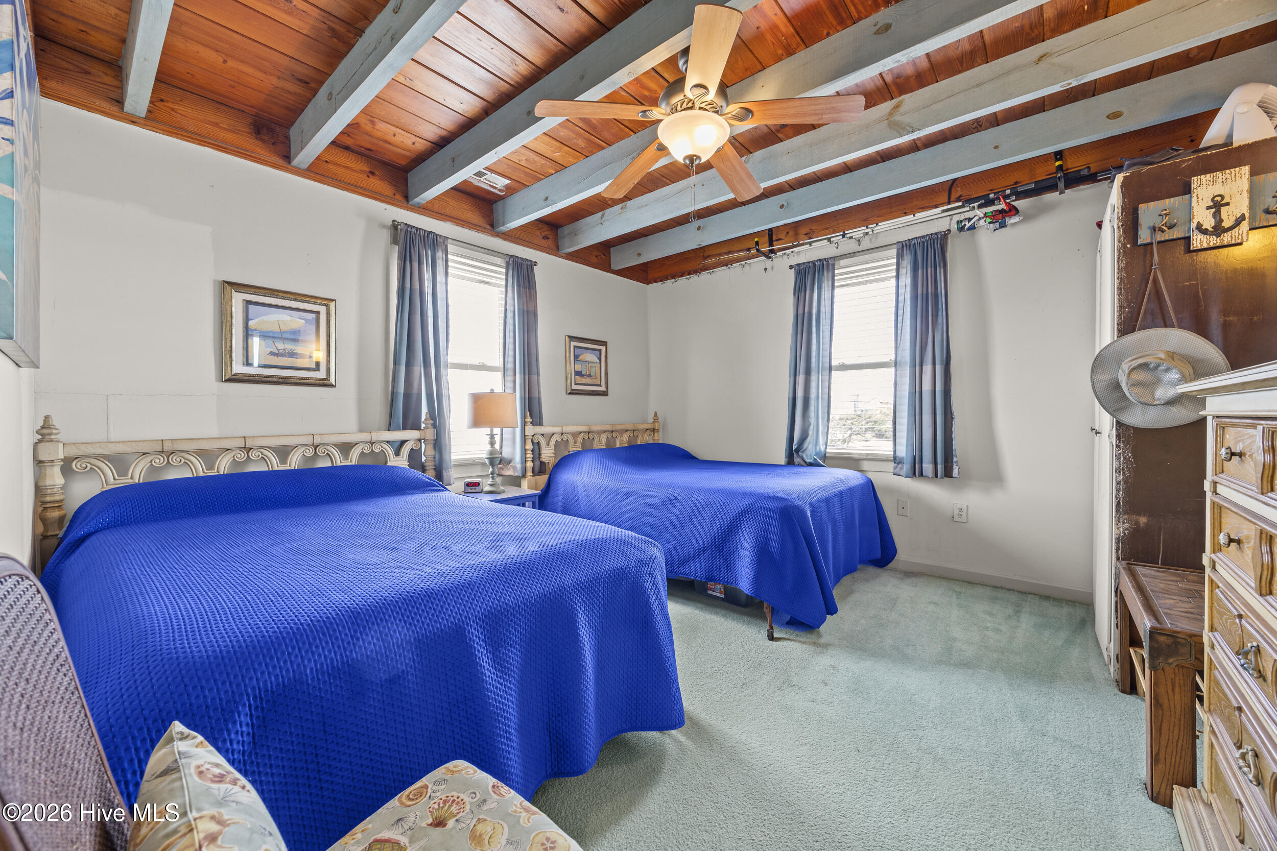 100563115 | Photo 45