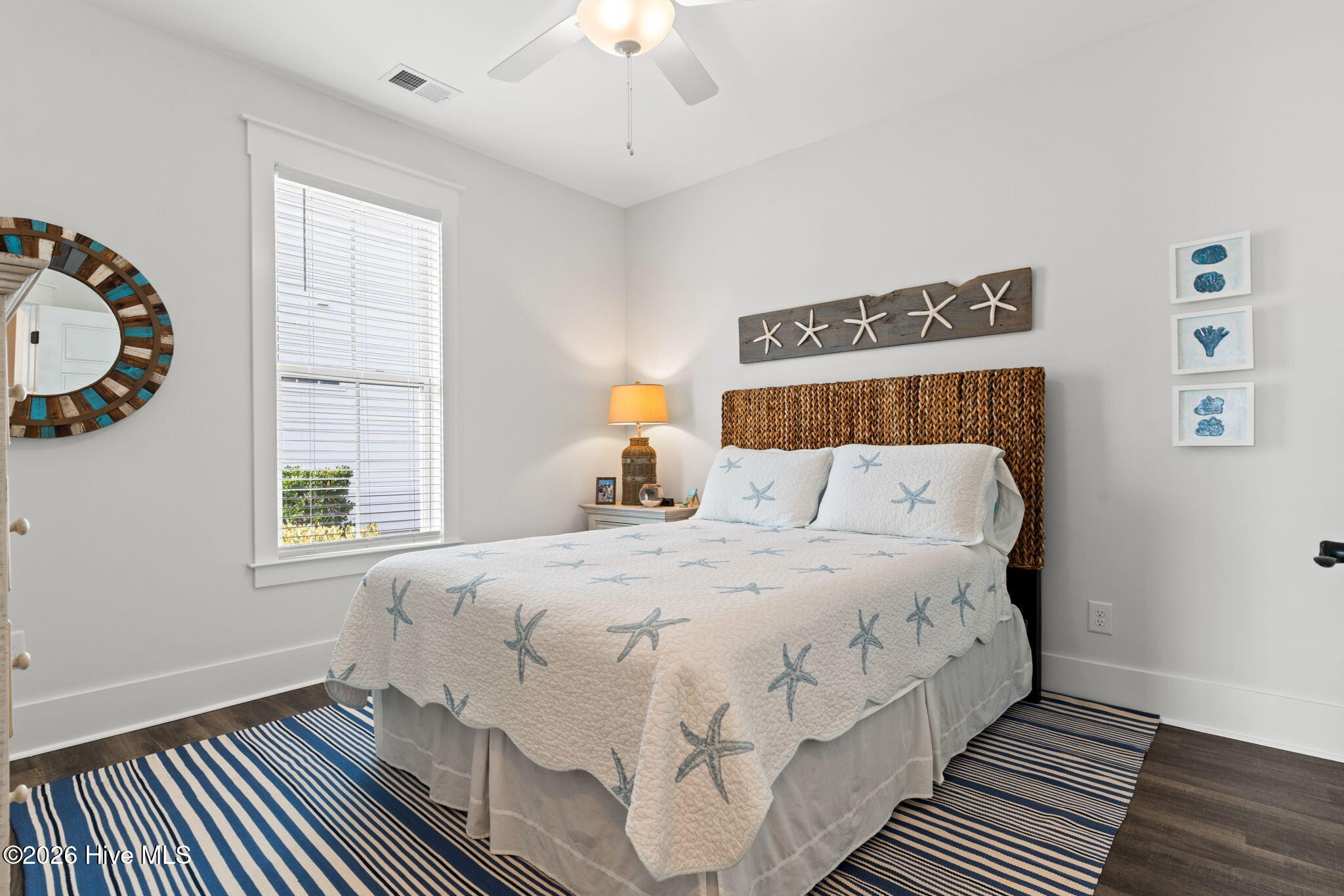 100549326 | Photo 25