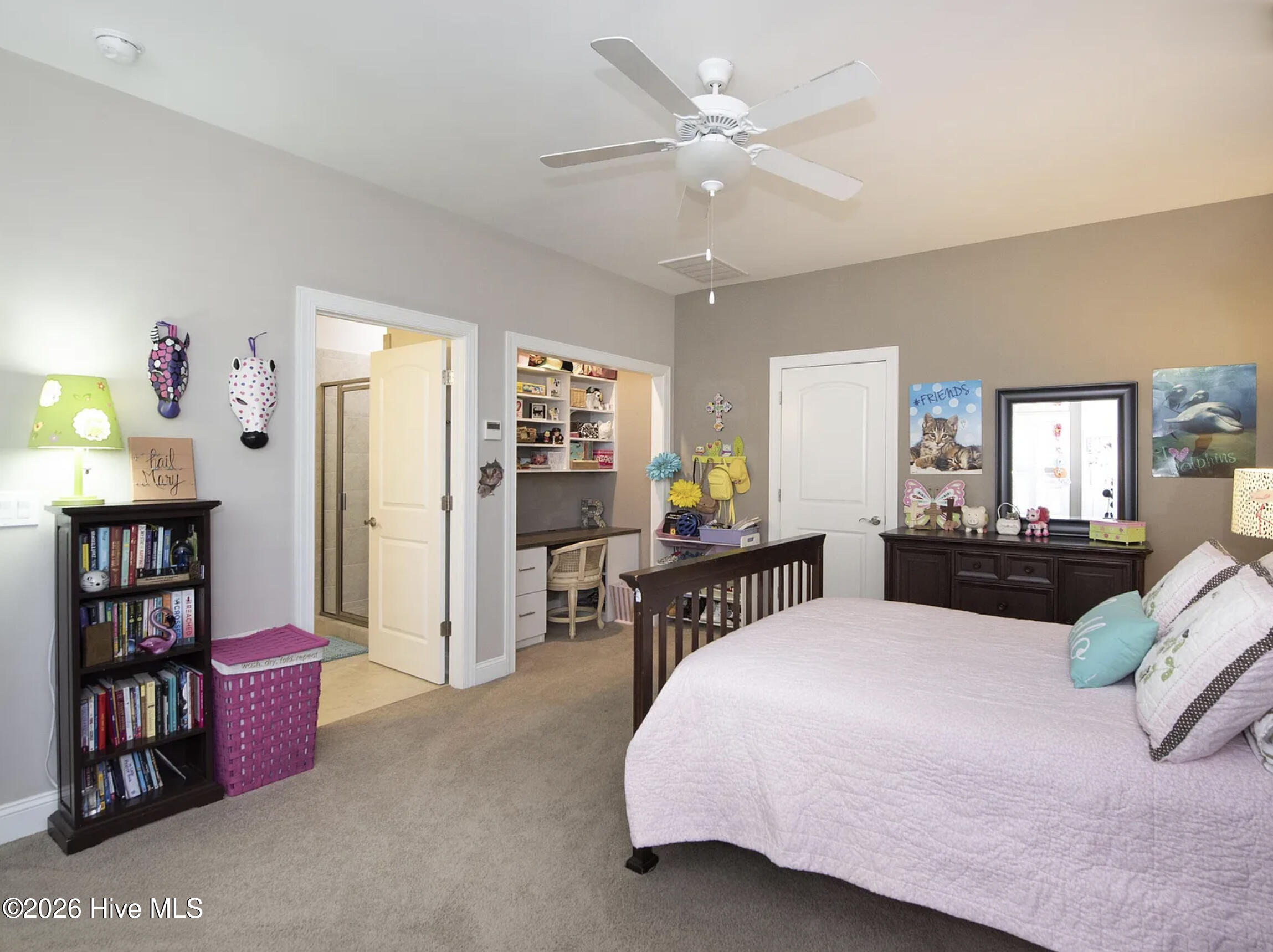 100563129 | Photo 31