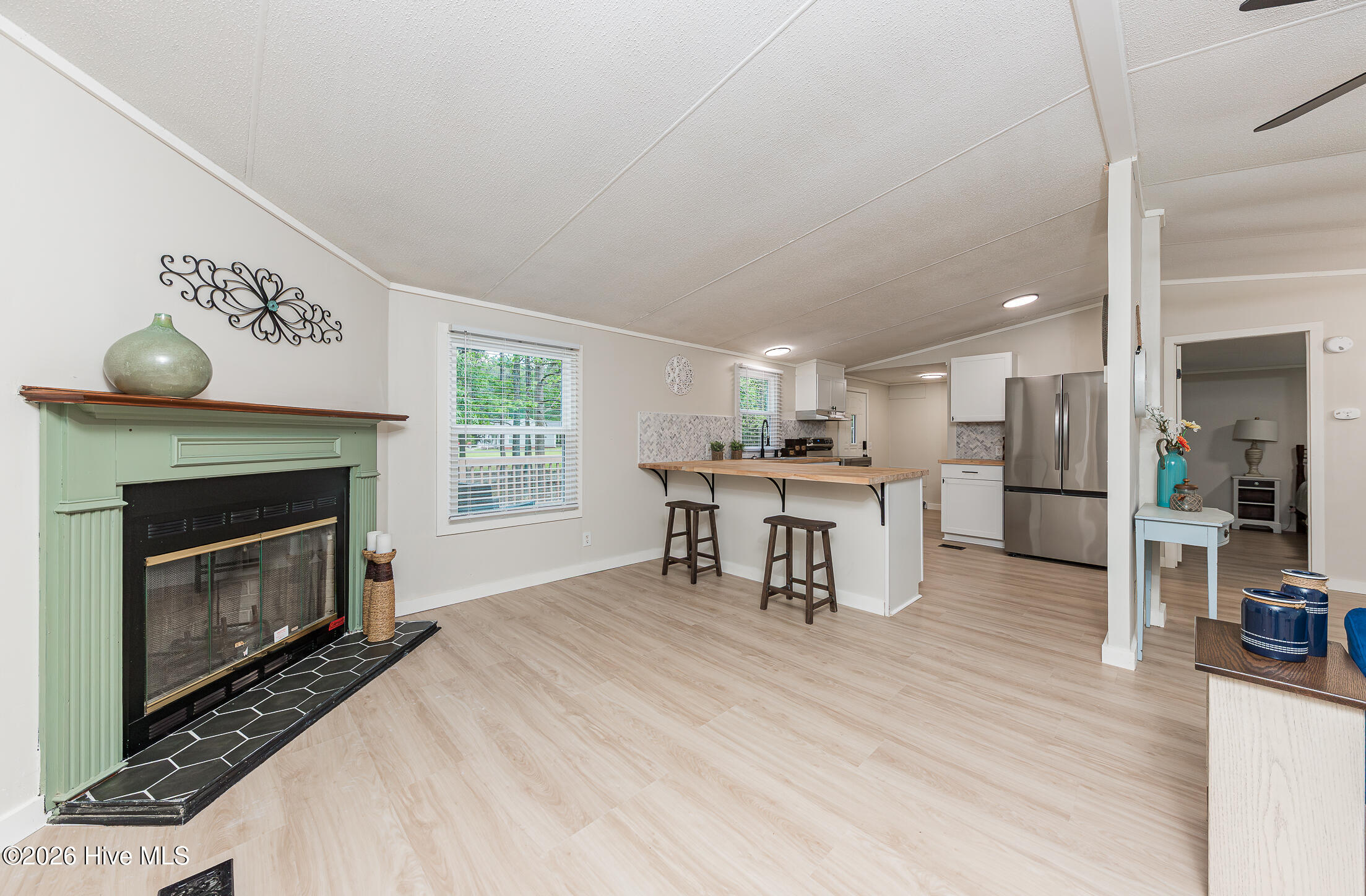 100570278 | Photo 17