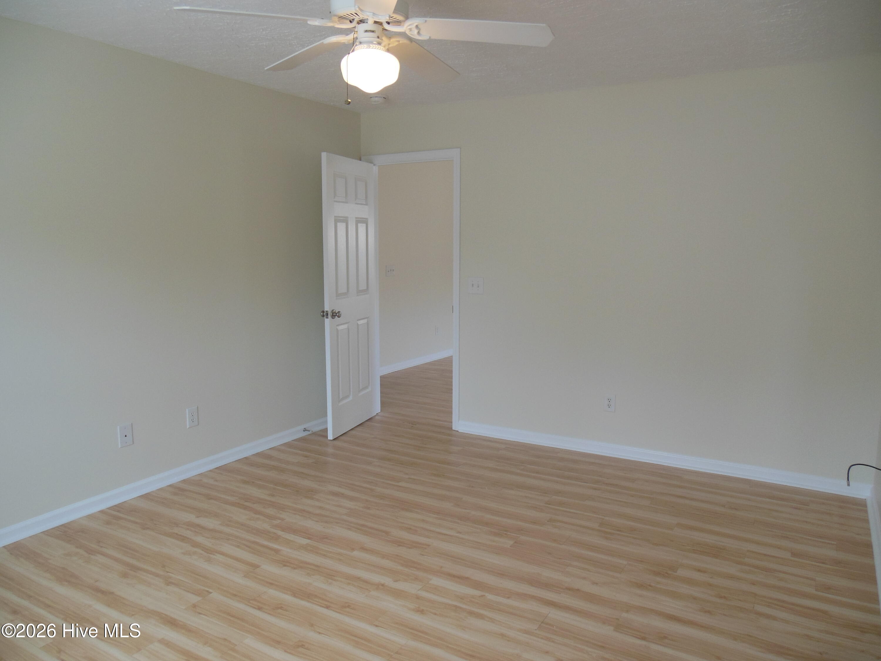 100565167 | Photo 13