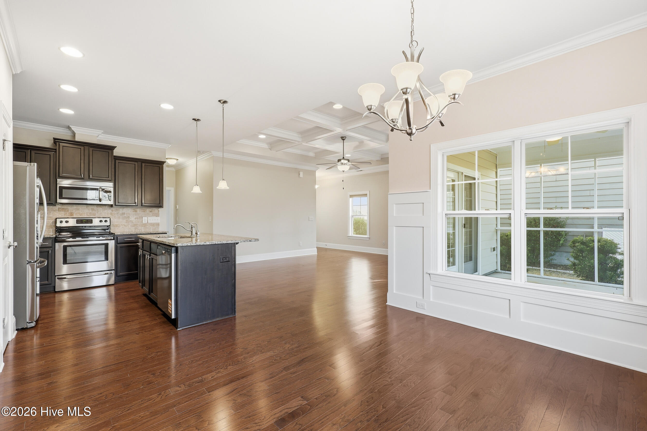 100547998 | Photo 15