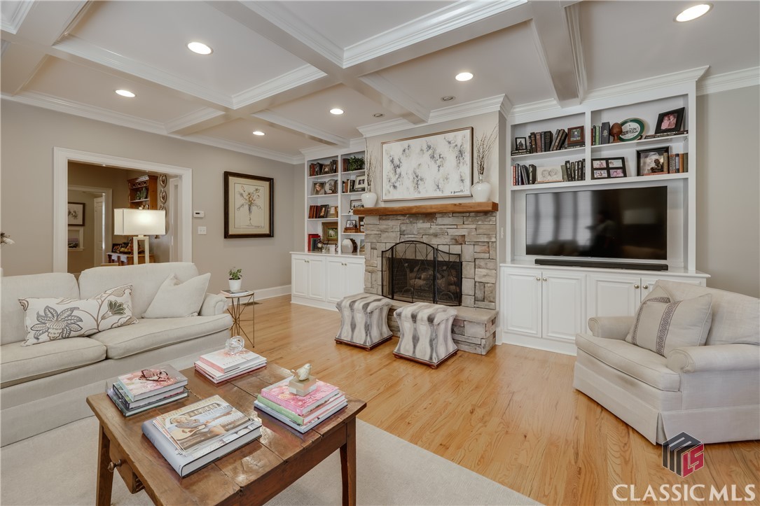 577 Cloverhurst Avenue W