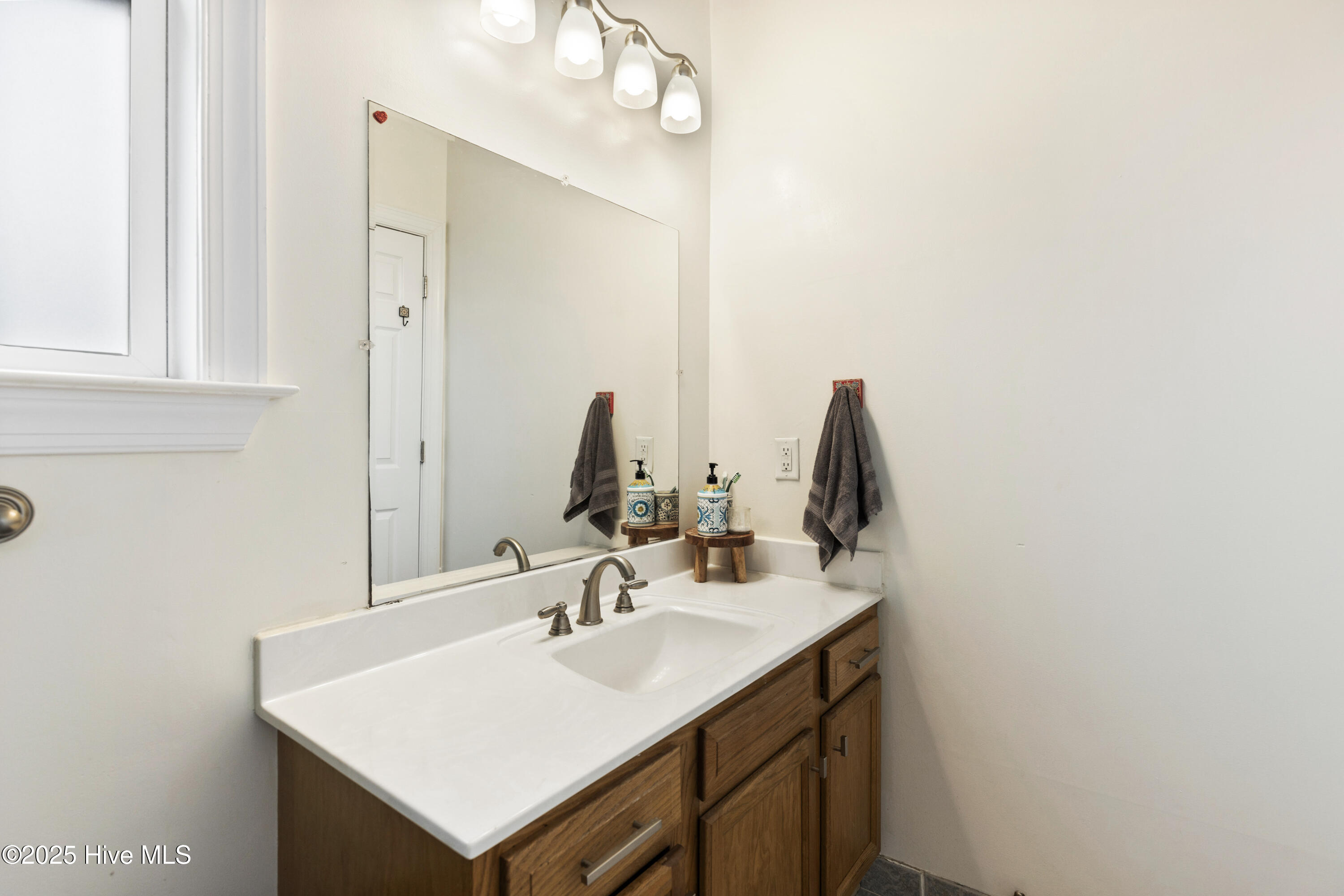 100516838 | Photo 27