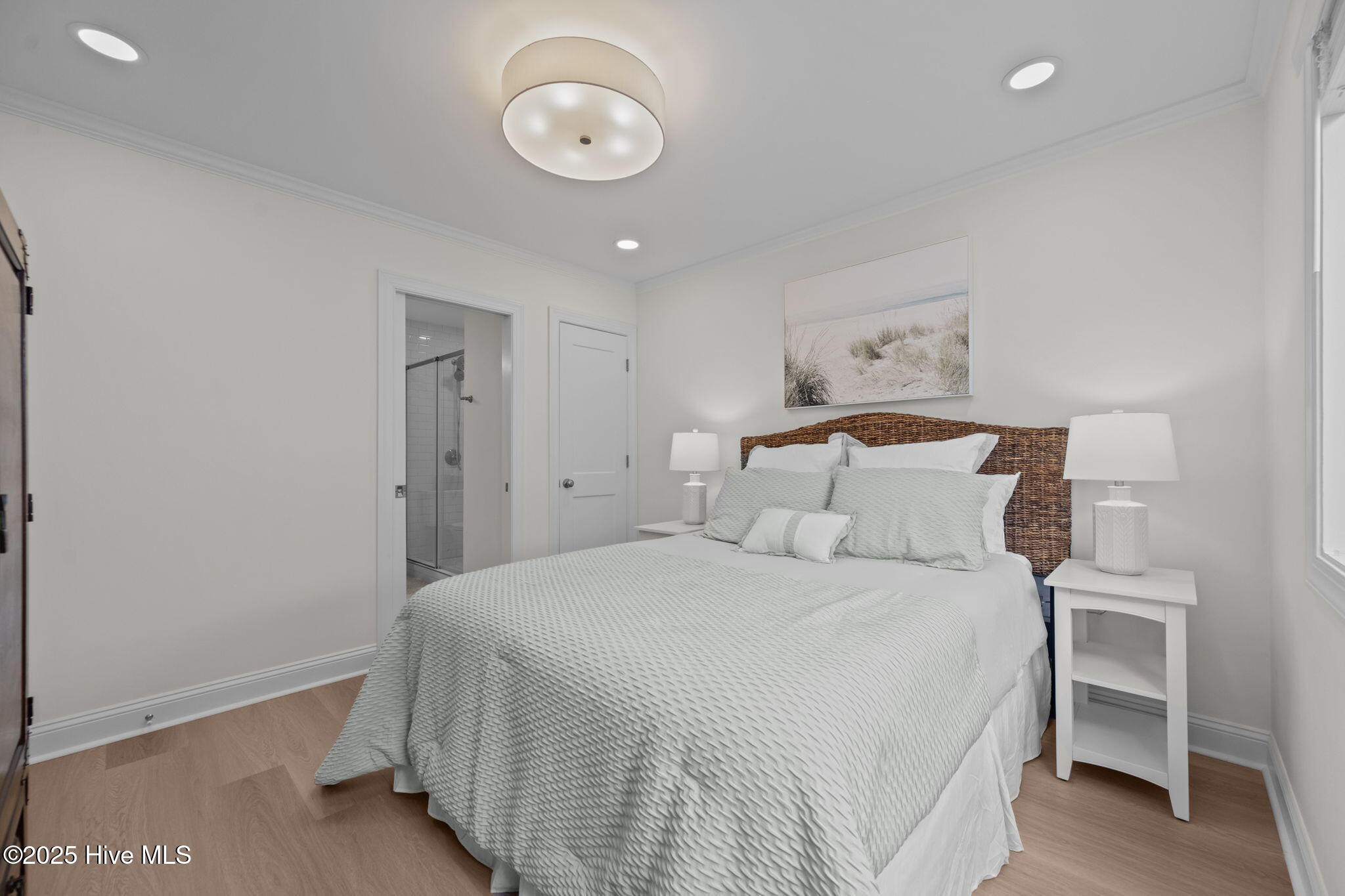 100546073 | Photo 23