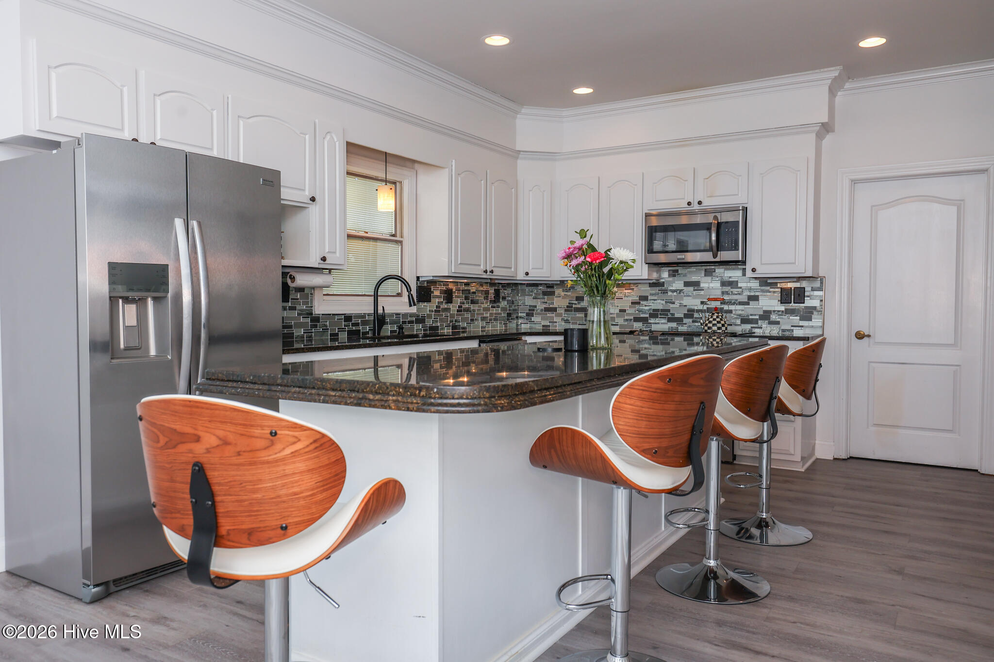 100556044 | Photo 23