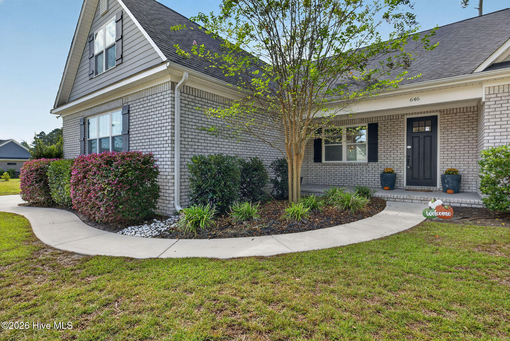 Photo 3 of Single family home for sale at 646 Crown Pointe Dr, Hampstead, NC 28443 | MLS# 100604120 | Listing updated on 2026-09-19