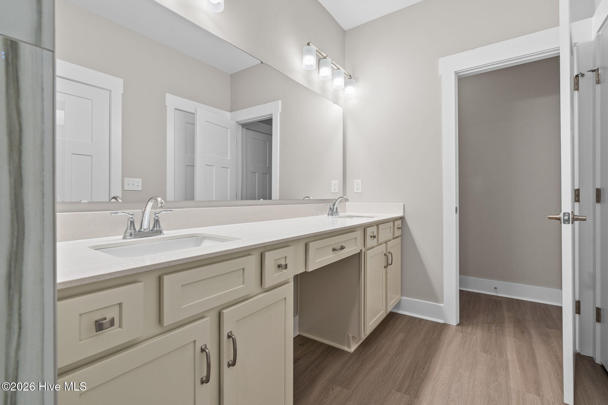 100537580 | Photo 19