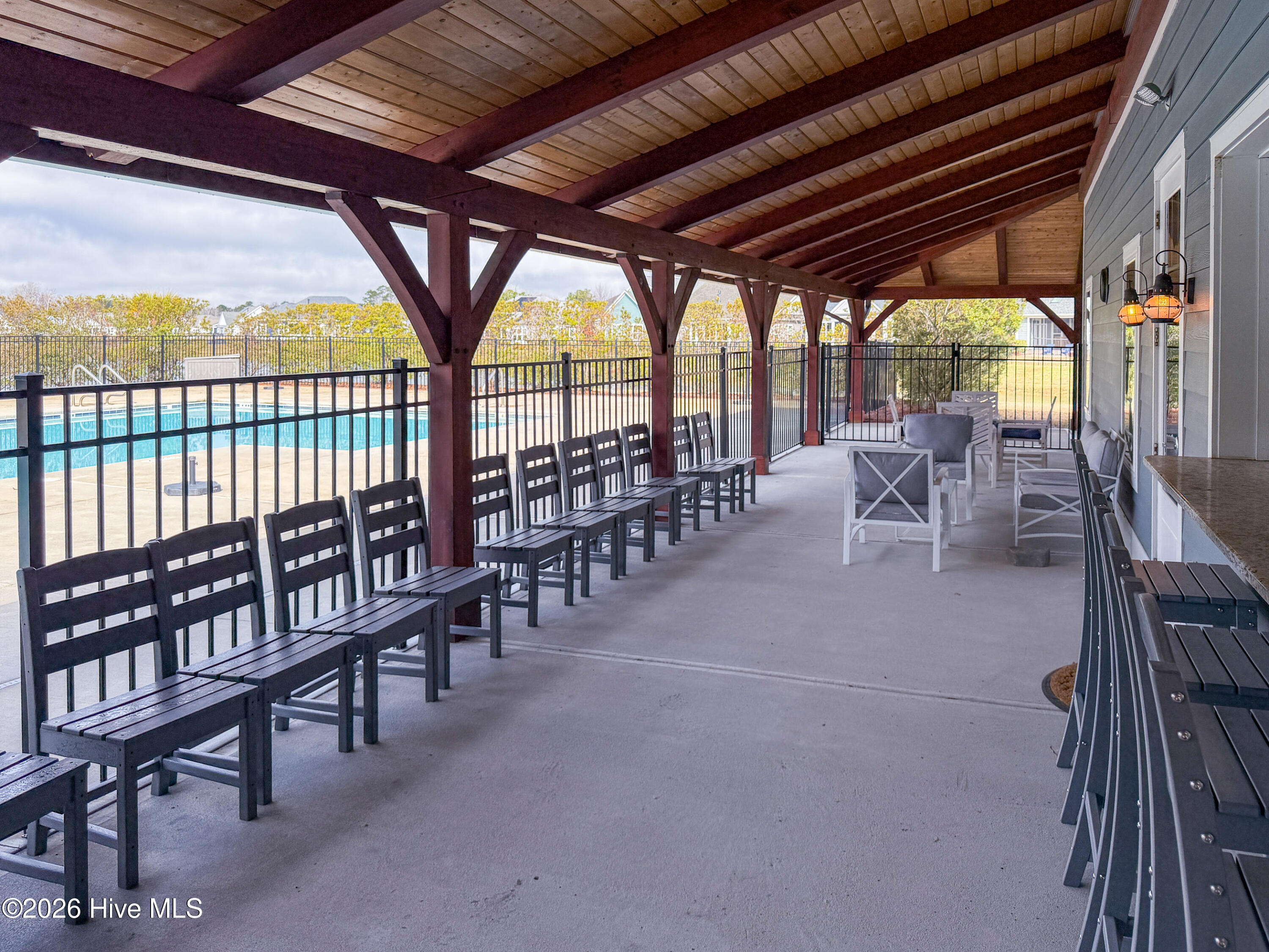 100559737 | Photo 44