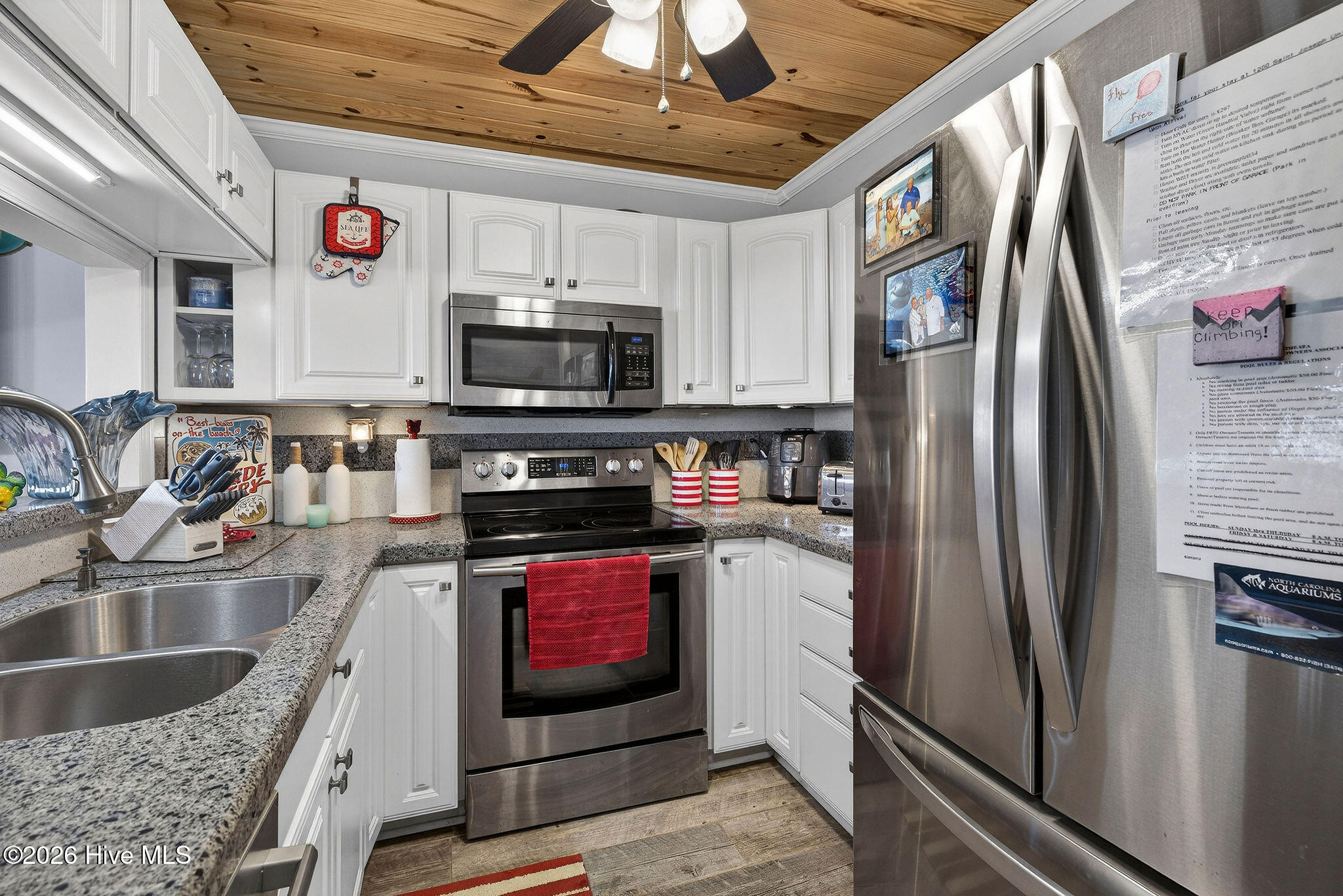 100564348 | Photo 16