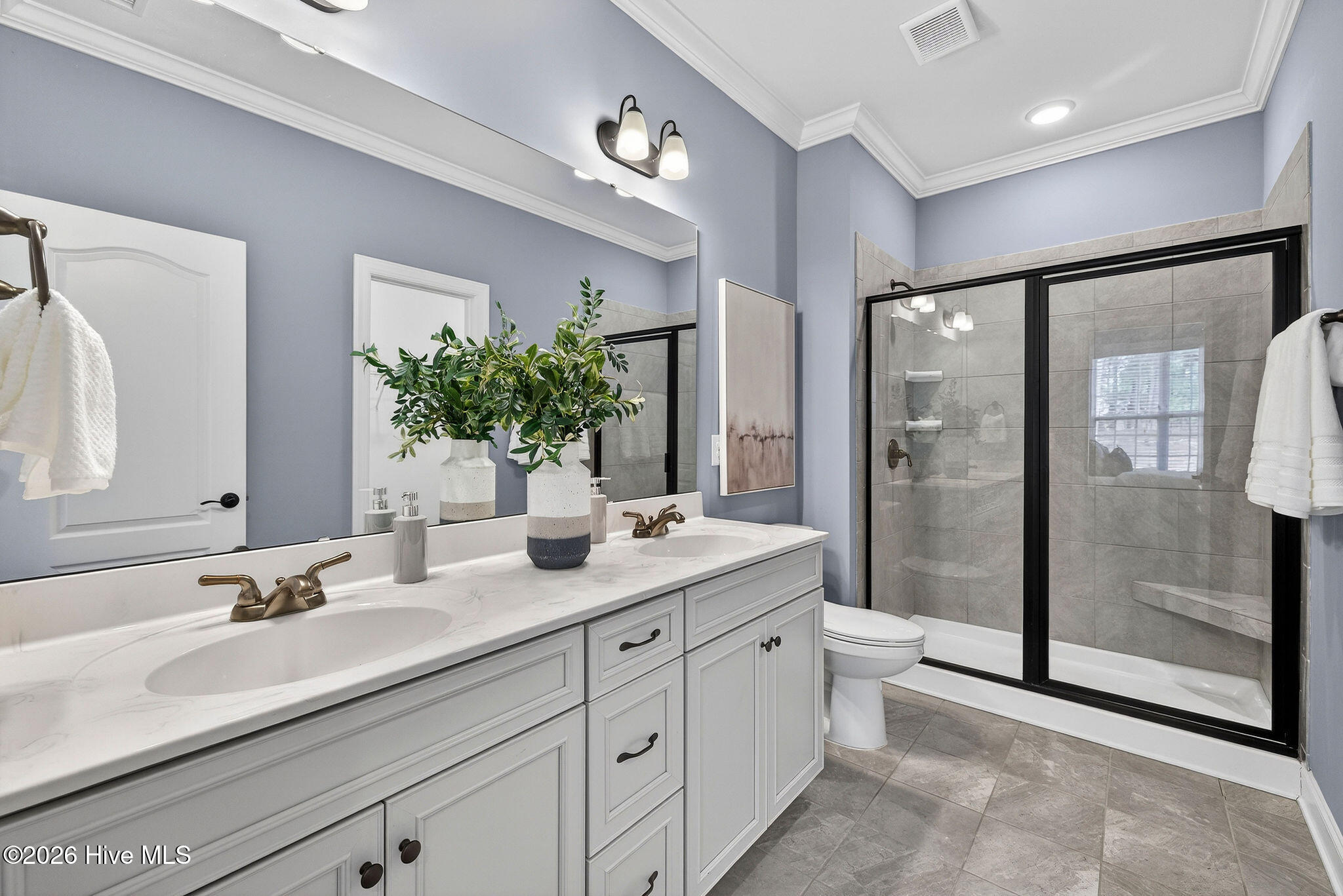 100547187 | Photo 18