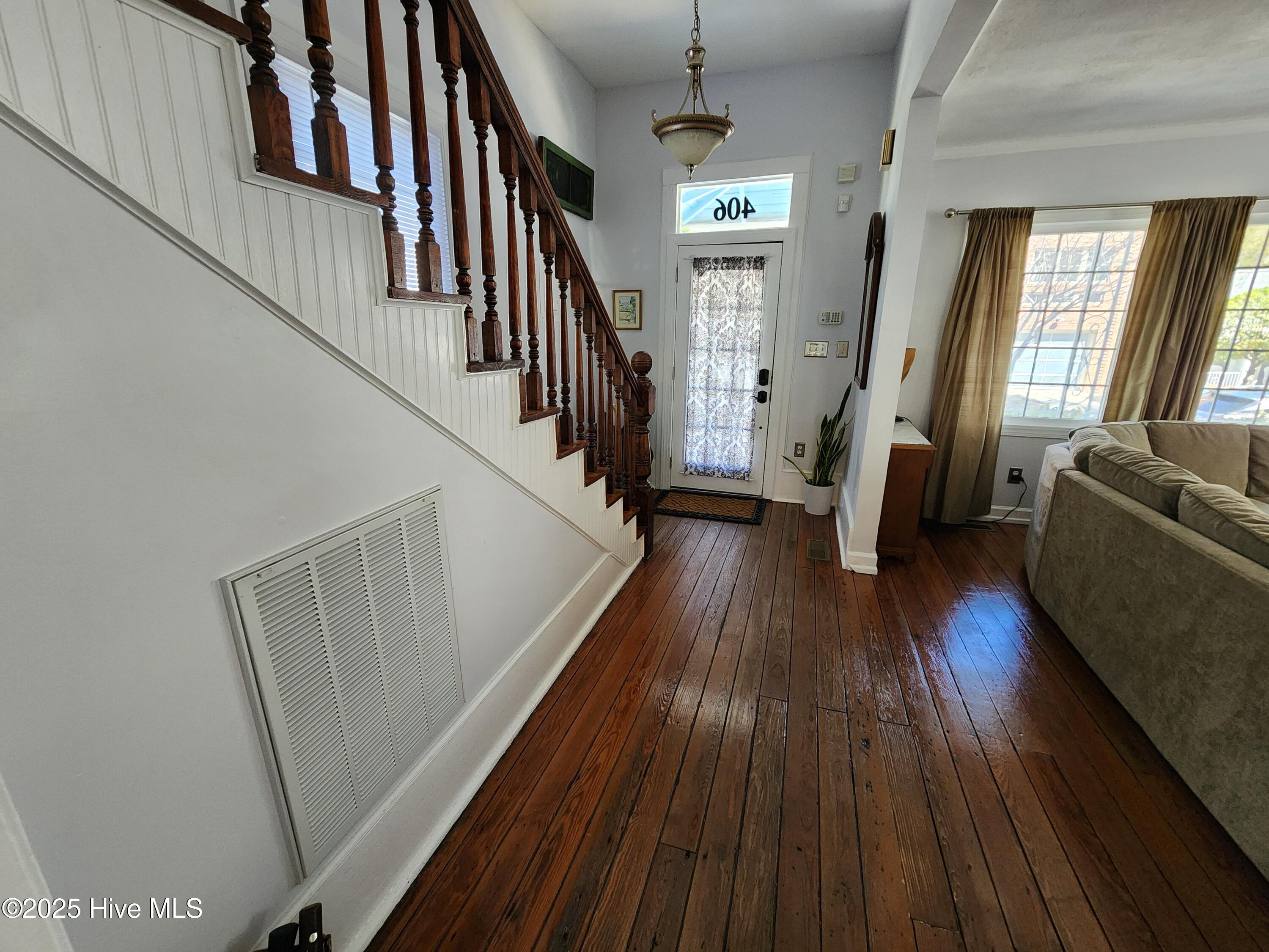 100543884 | Photo 11