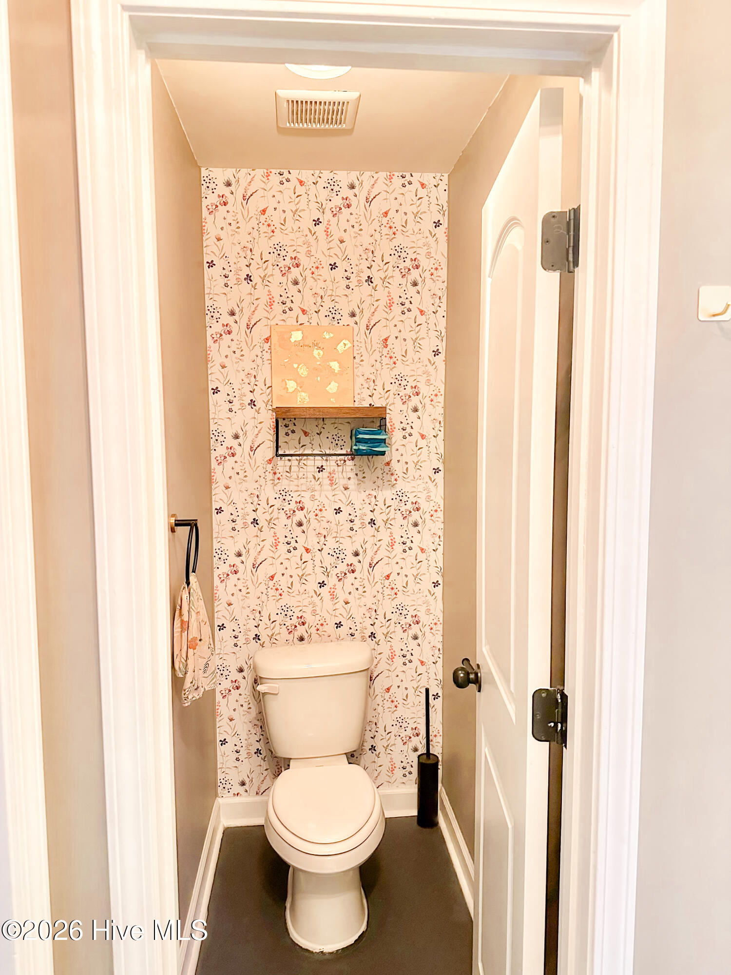 100558227 | Photo 24