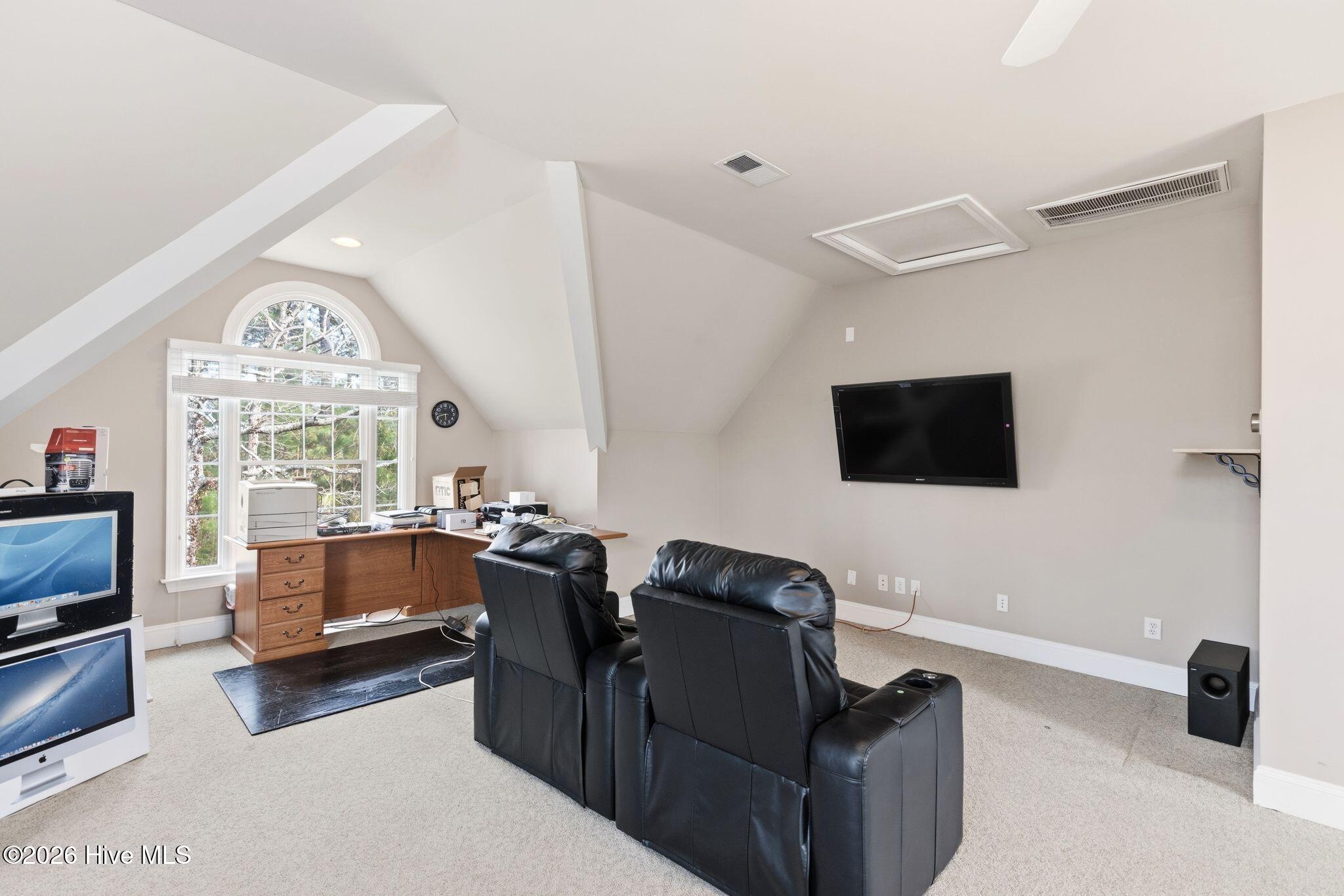 100561180 | Photo 72