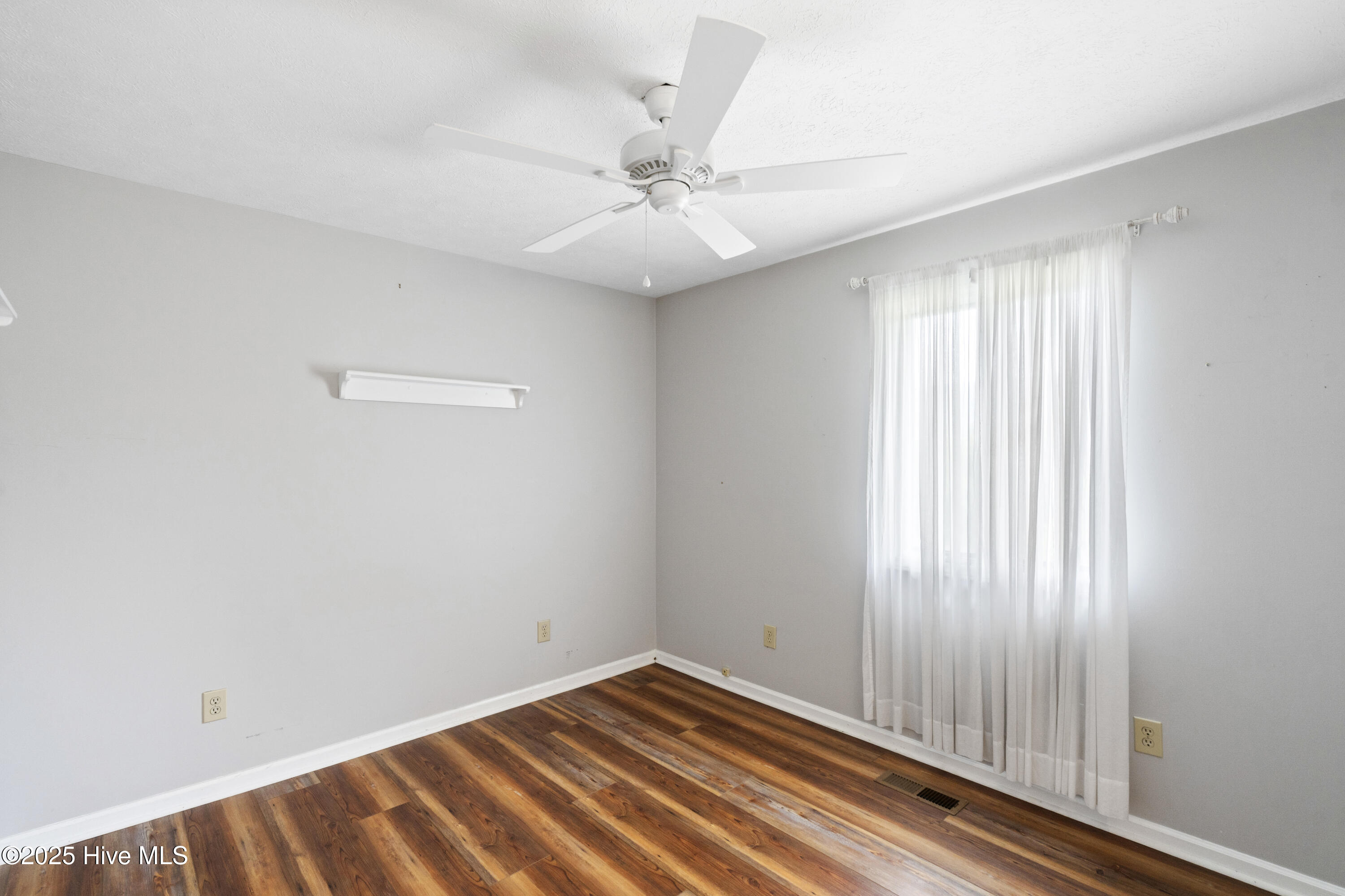 100540990 | Photo 50