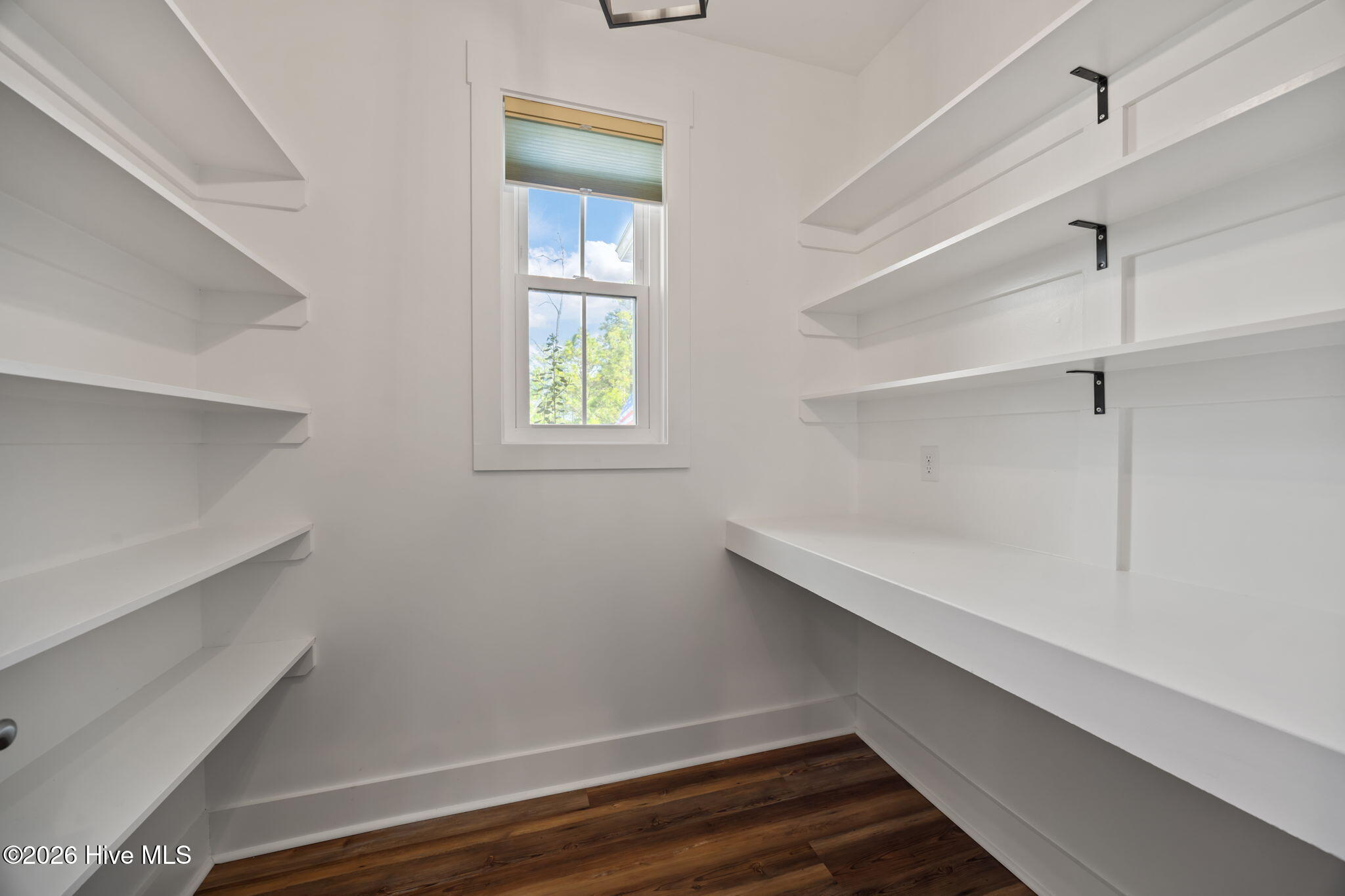 100568104 | Photo 49