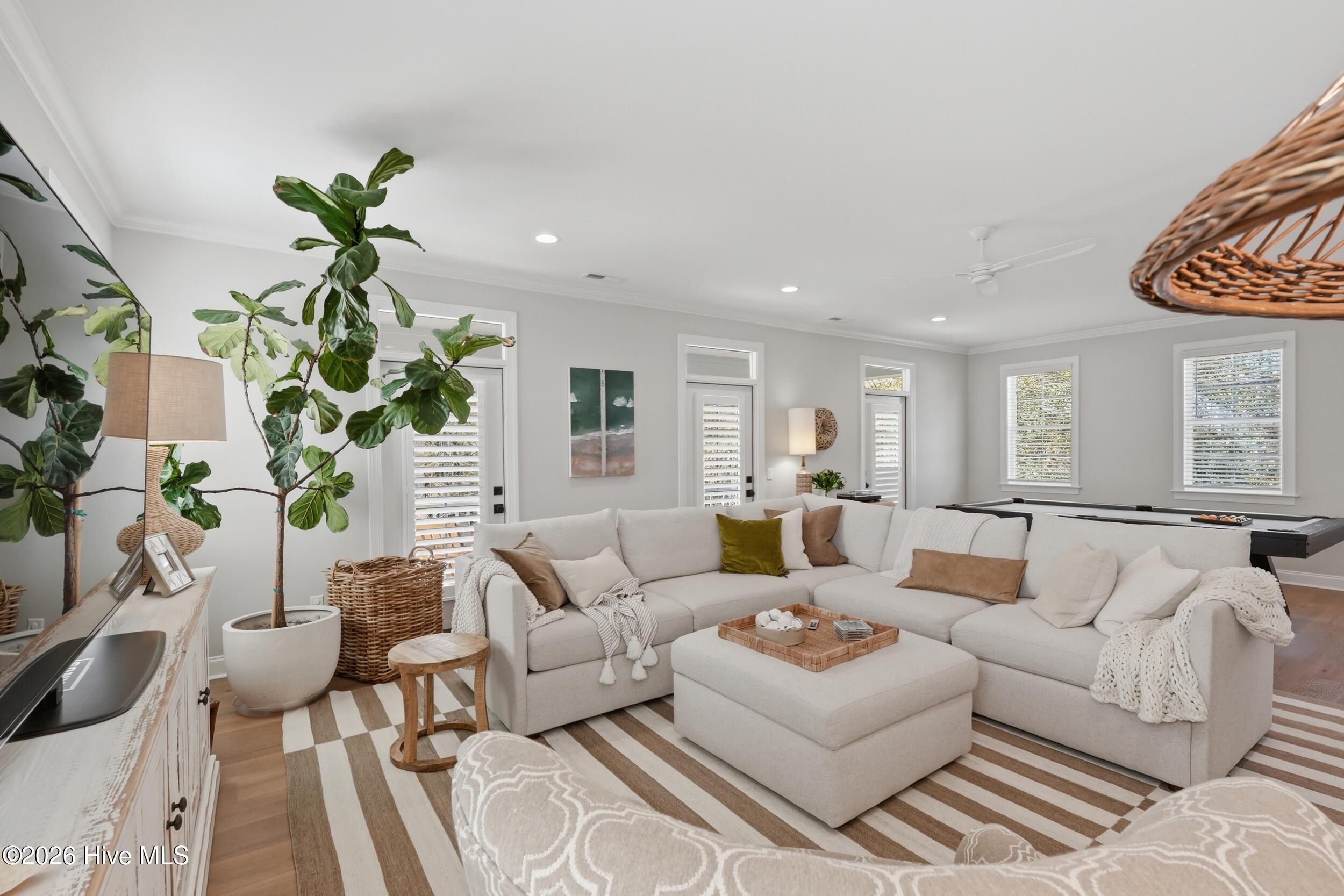 100562454 | Photo 54