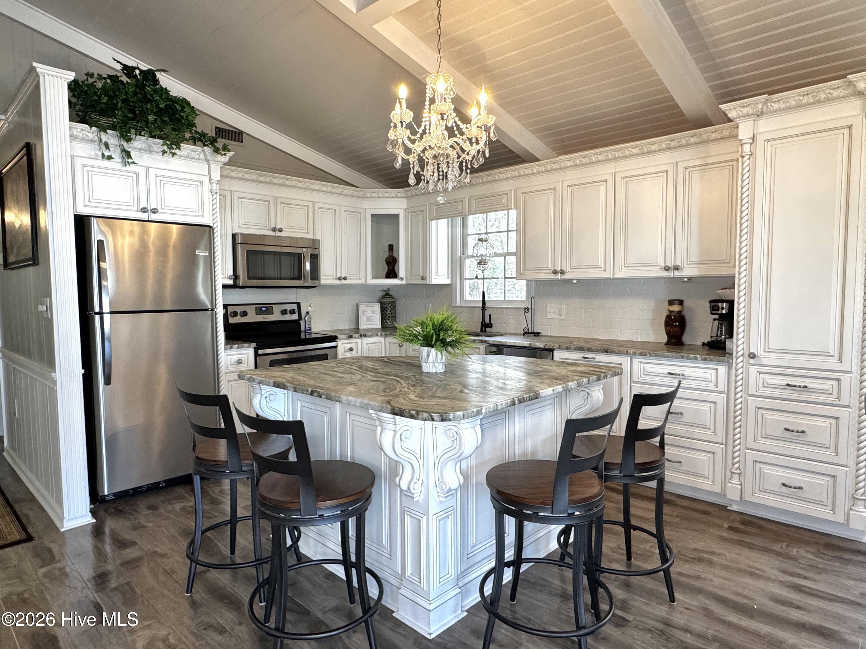 100558799 | Photo 26