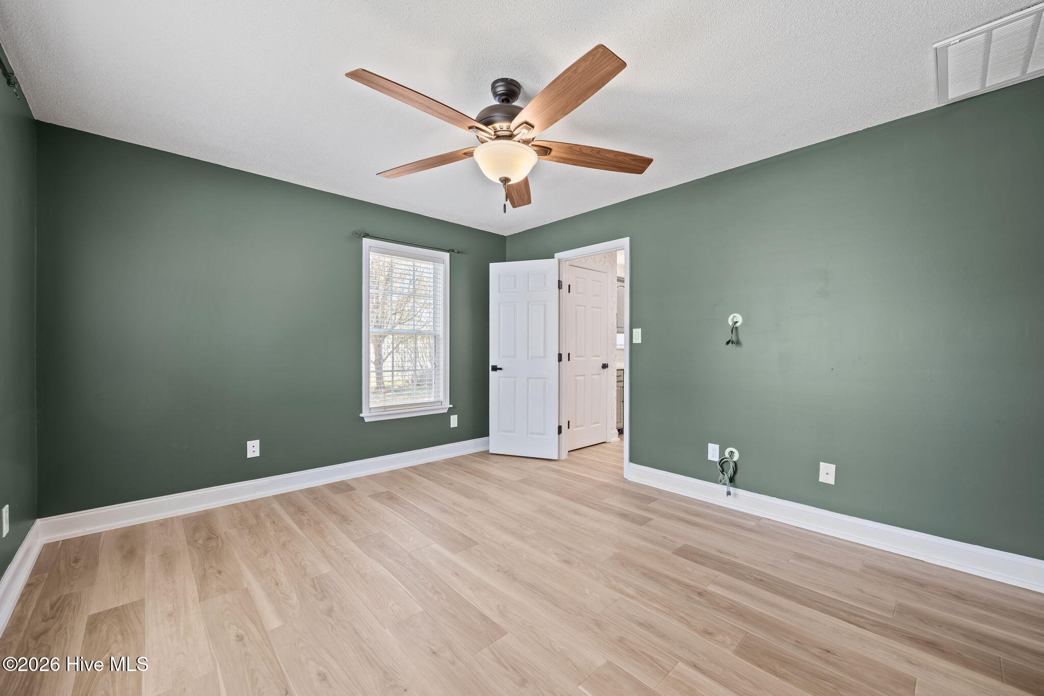 100561724 | Photo 10