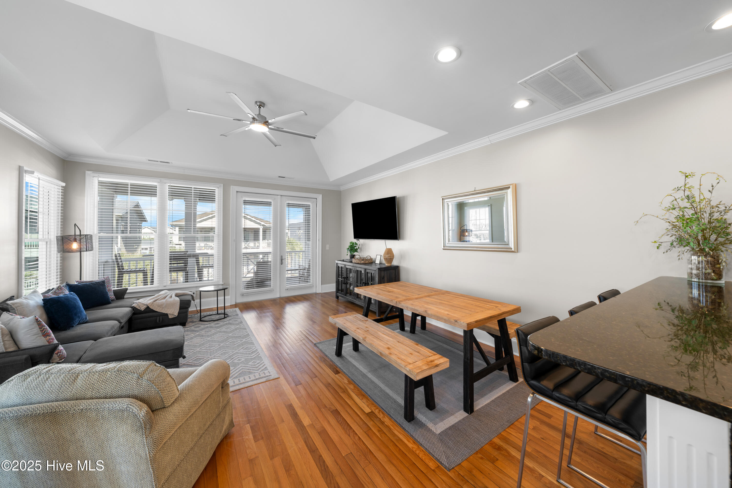 100541369 | Photo 28