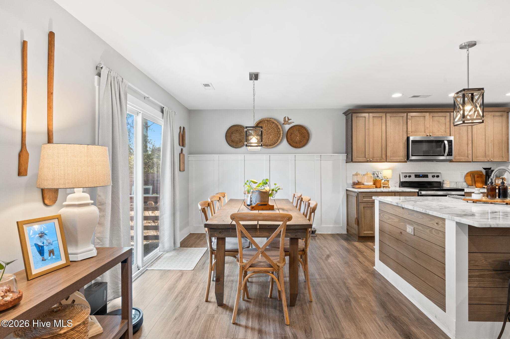 100557943 | Photo 15