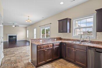 100561978 | Photo 13