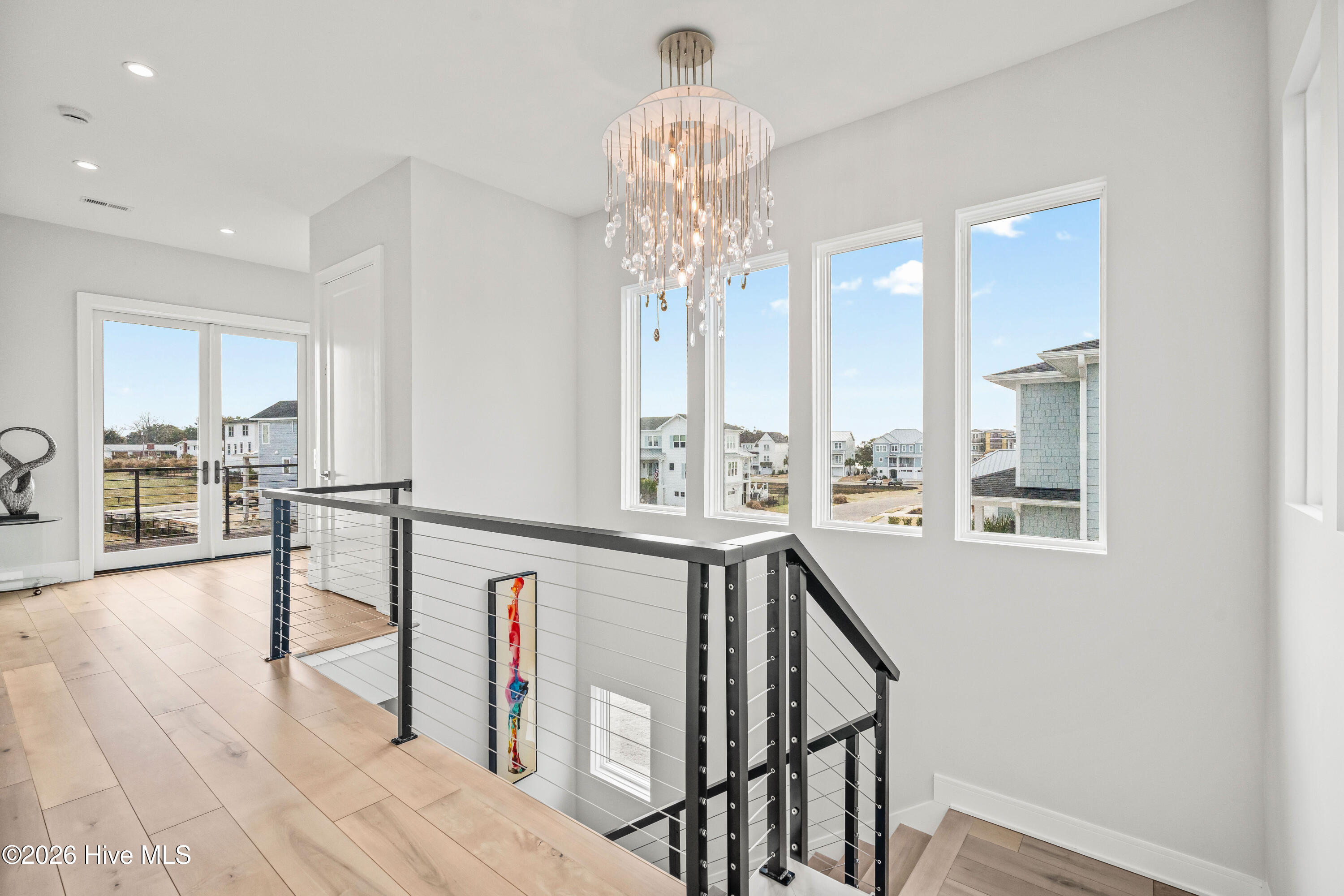 100567165 | Photo 32