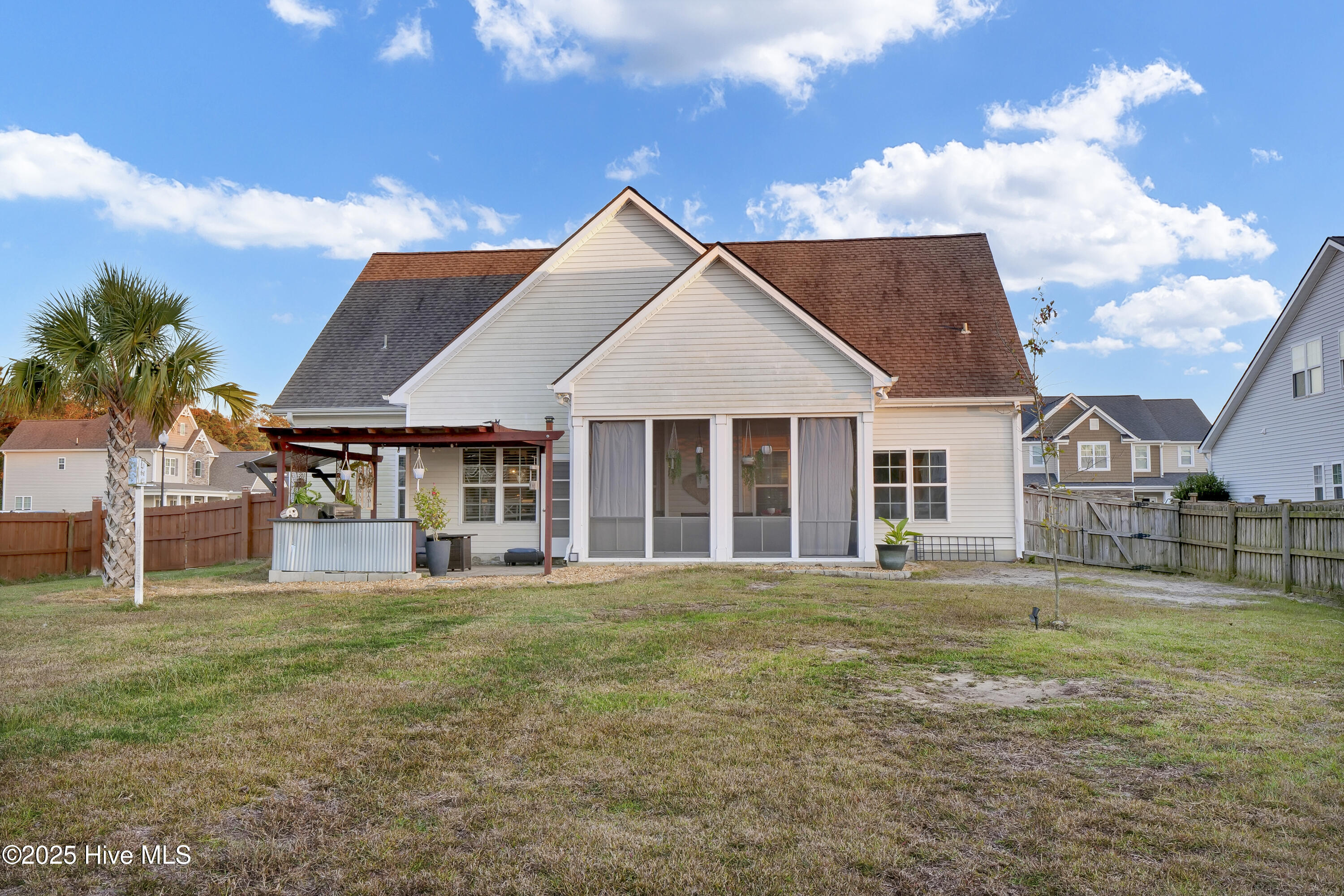 100541385 | Photo 30