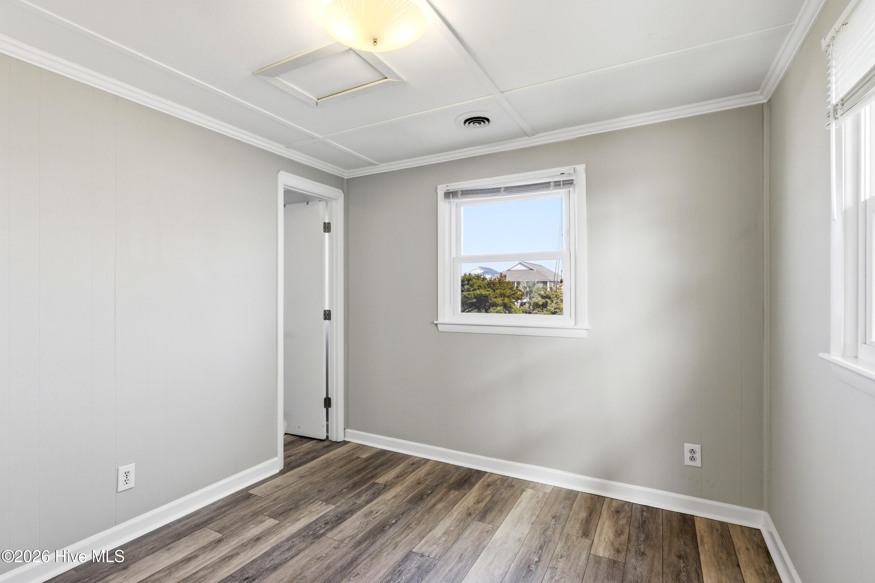 100557870 | Photo 38