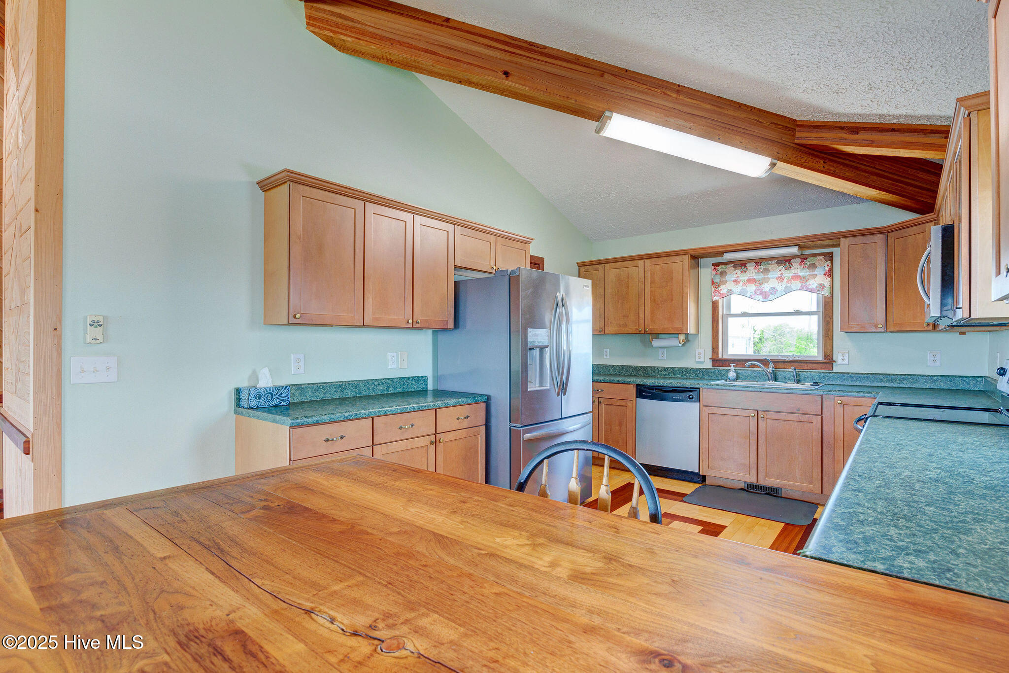 100505826 | Photo 19