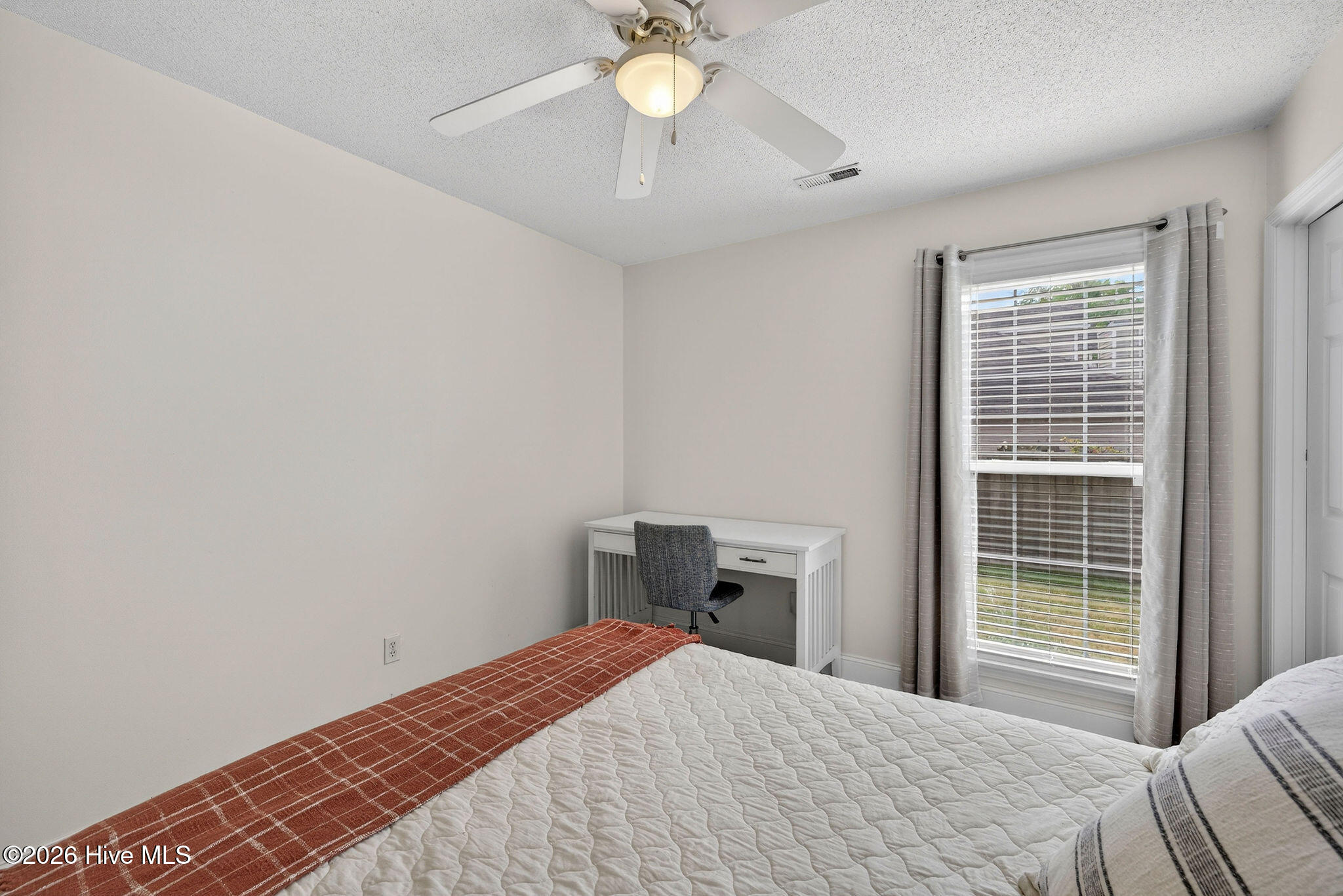 100565876 | Photo 16