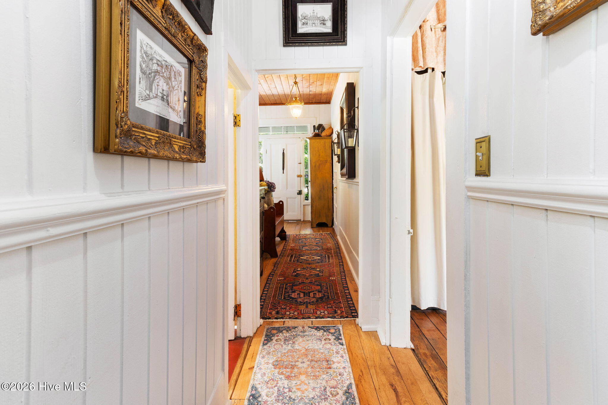 100554921 | Photo 16