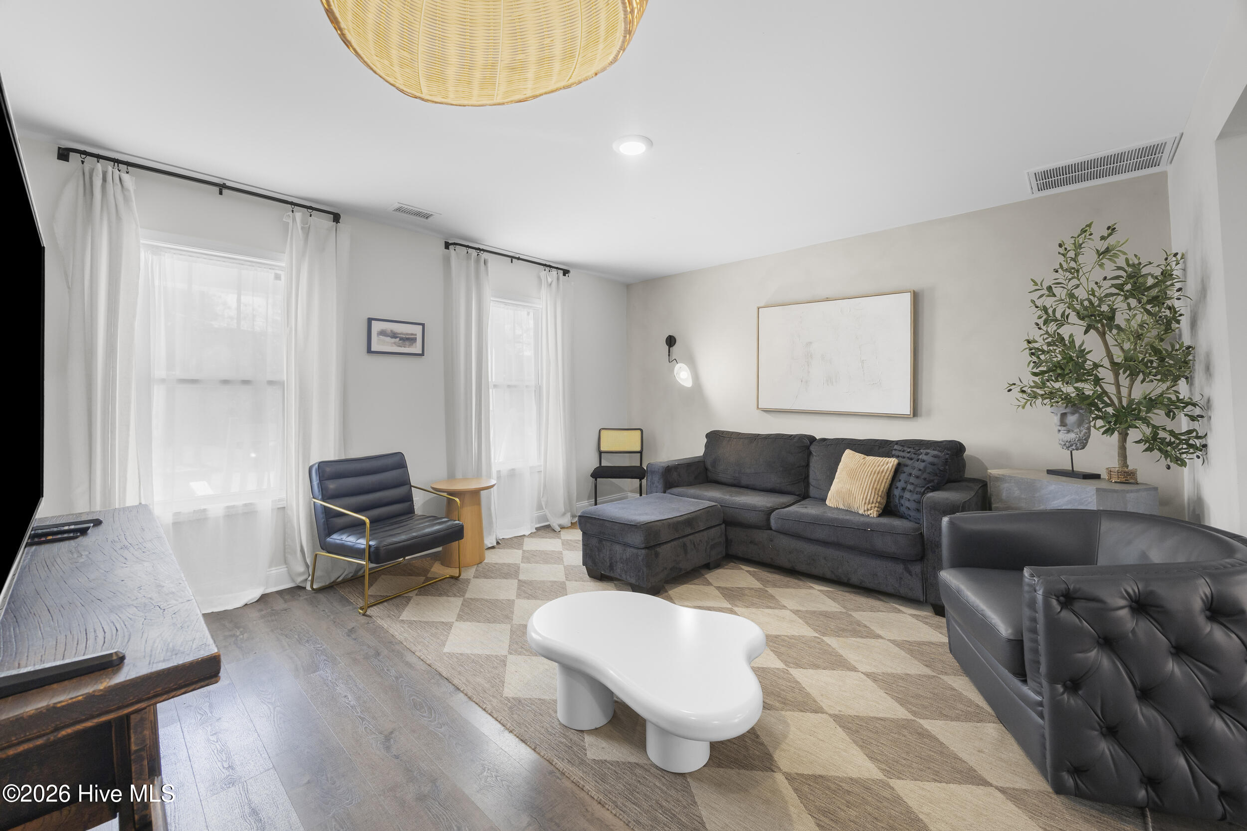 100563467 | Photo 10