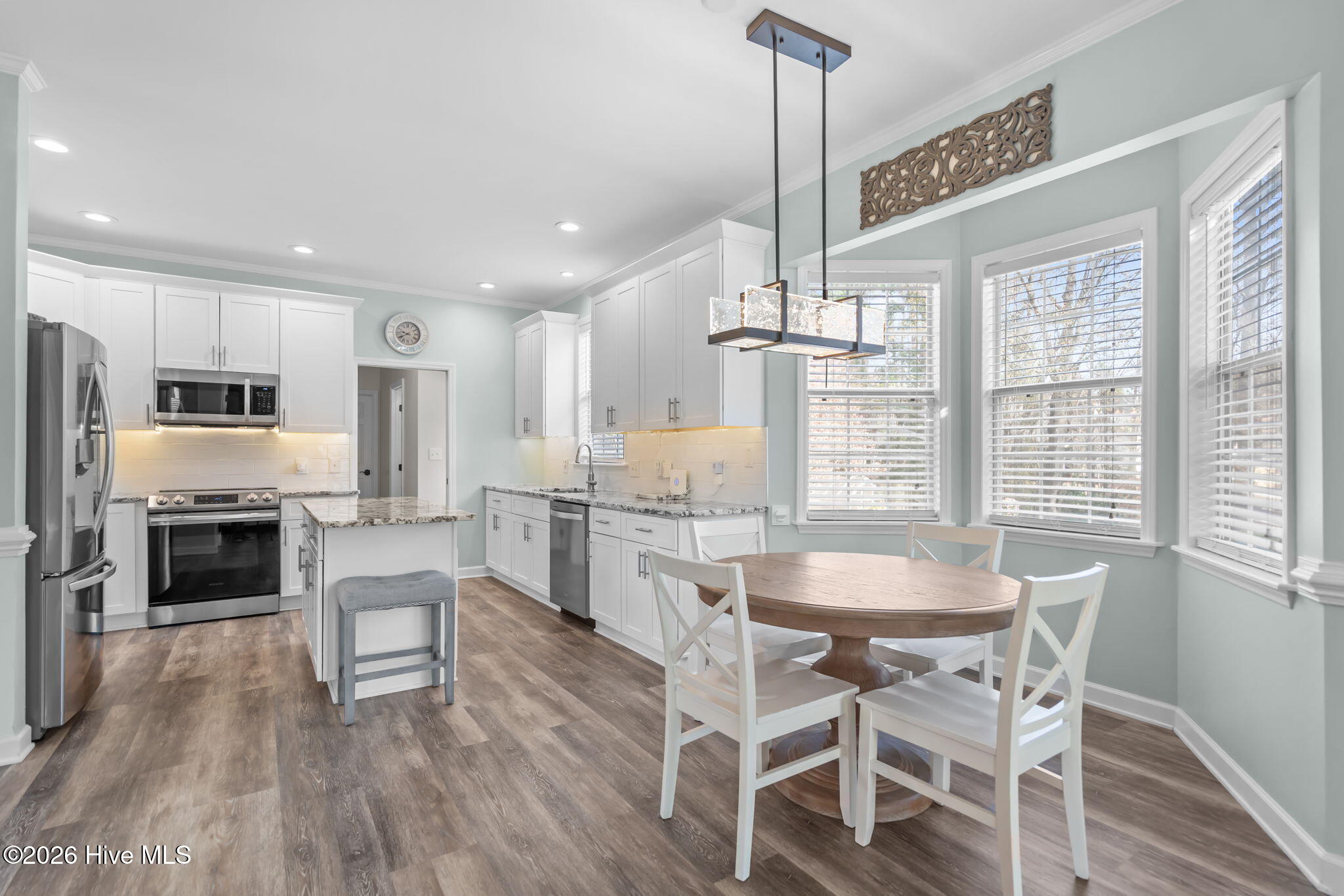 100548092 | Photo 11