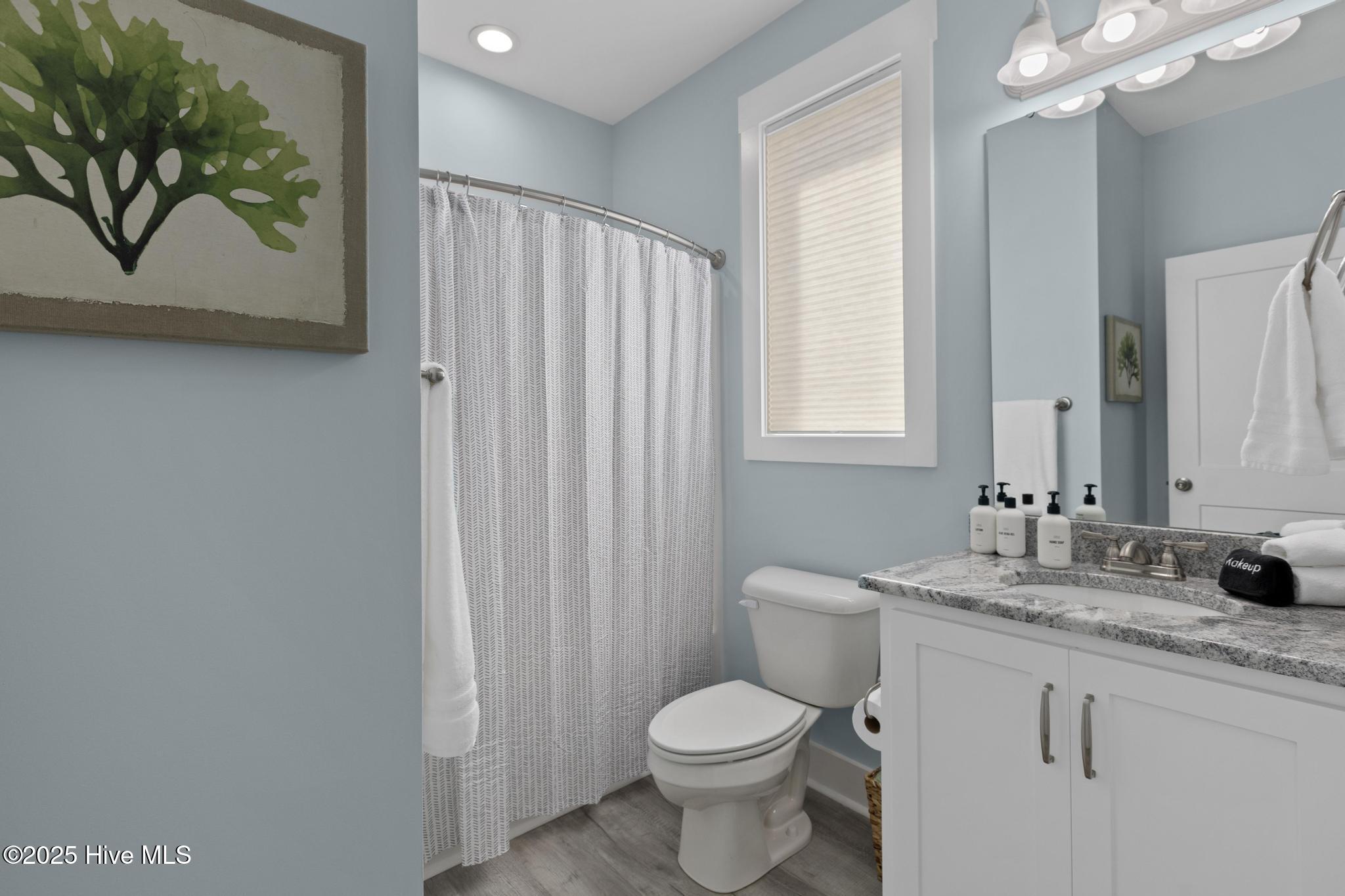 100533799 | Photo 34