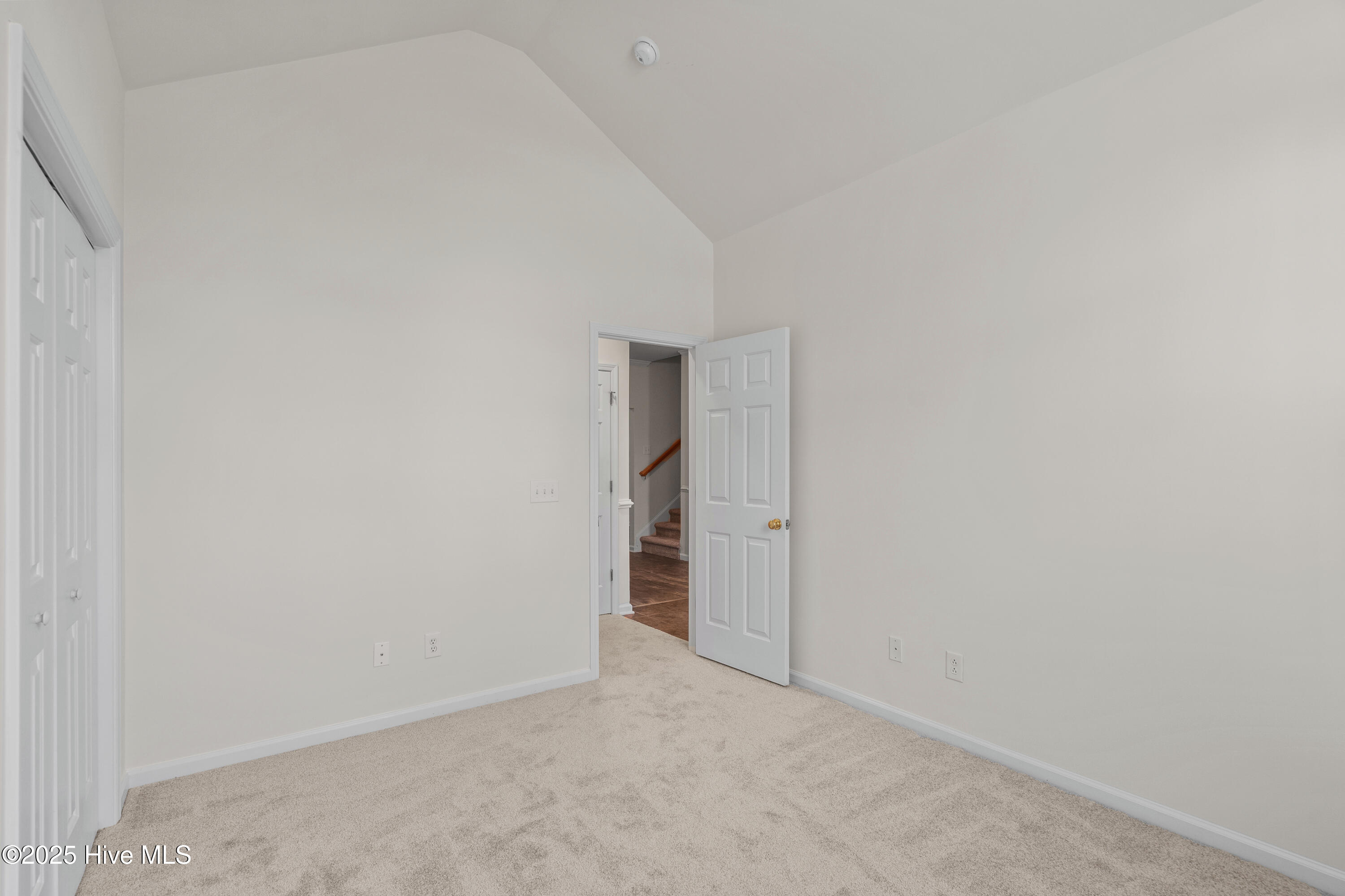 100543792 | Photo 23