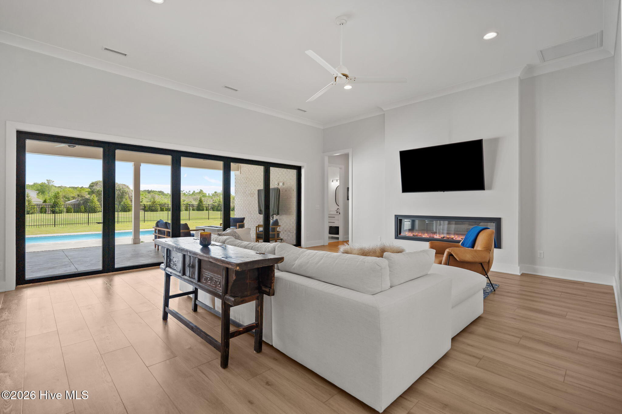 100566934 | Photo 27