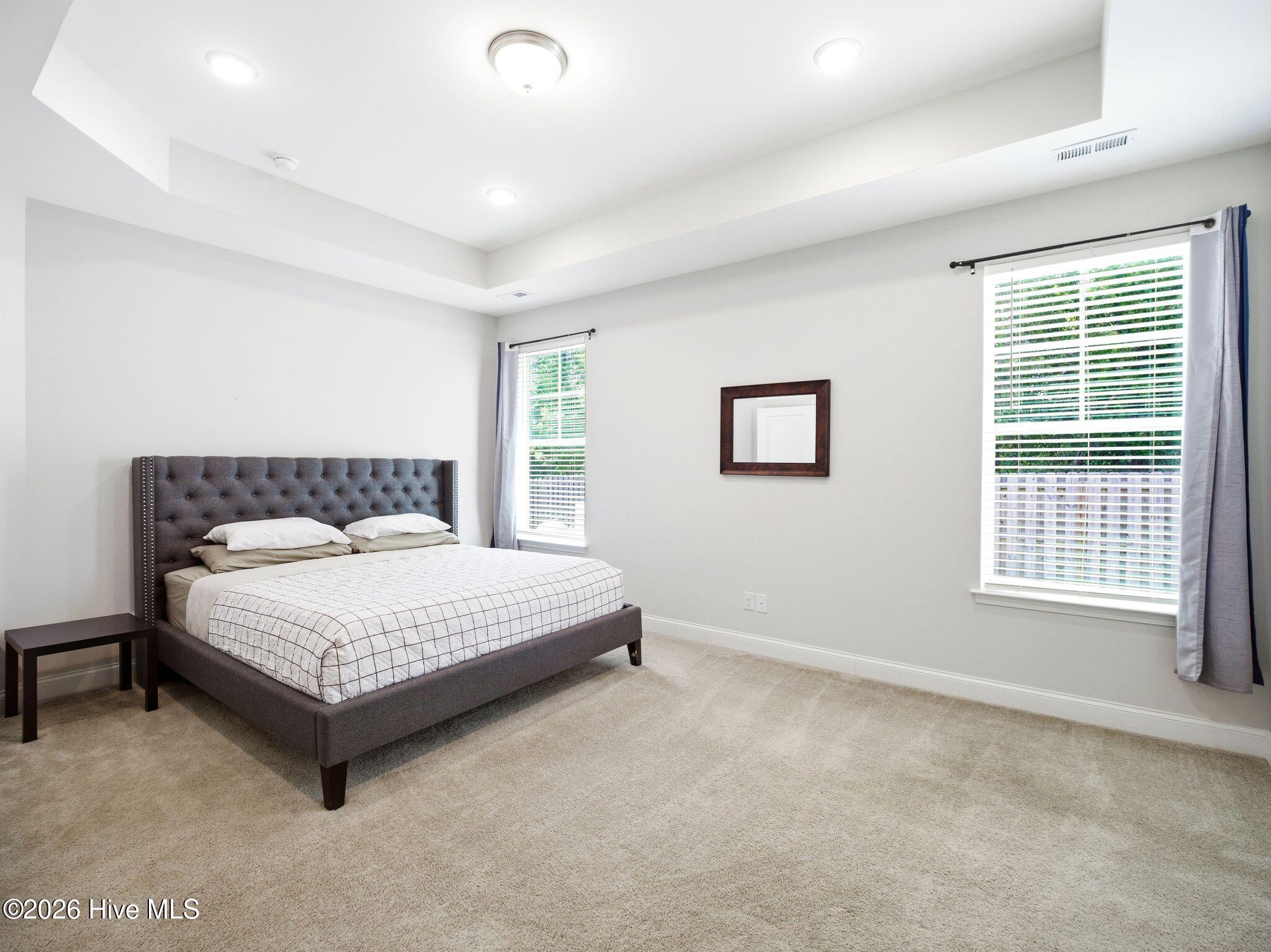 100569792 | Photo 26