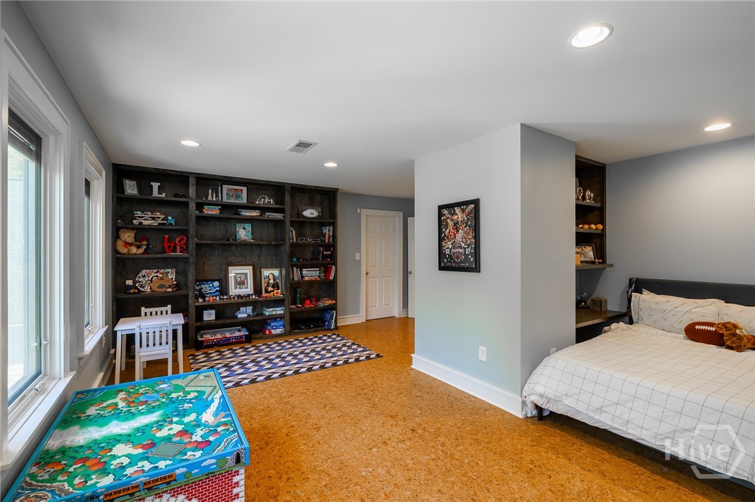 385 Woodward Way