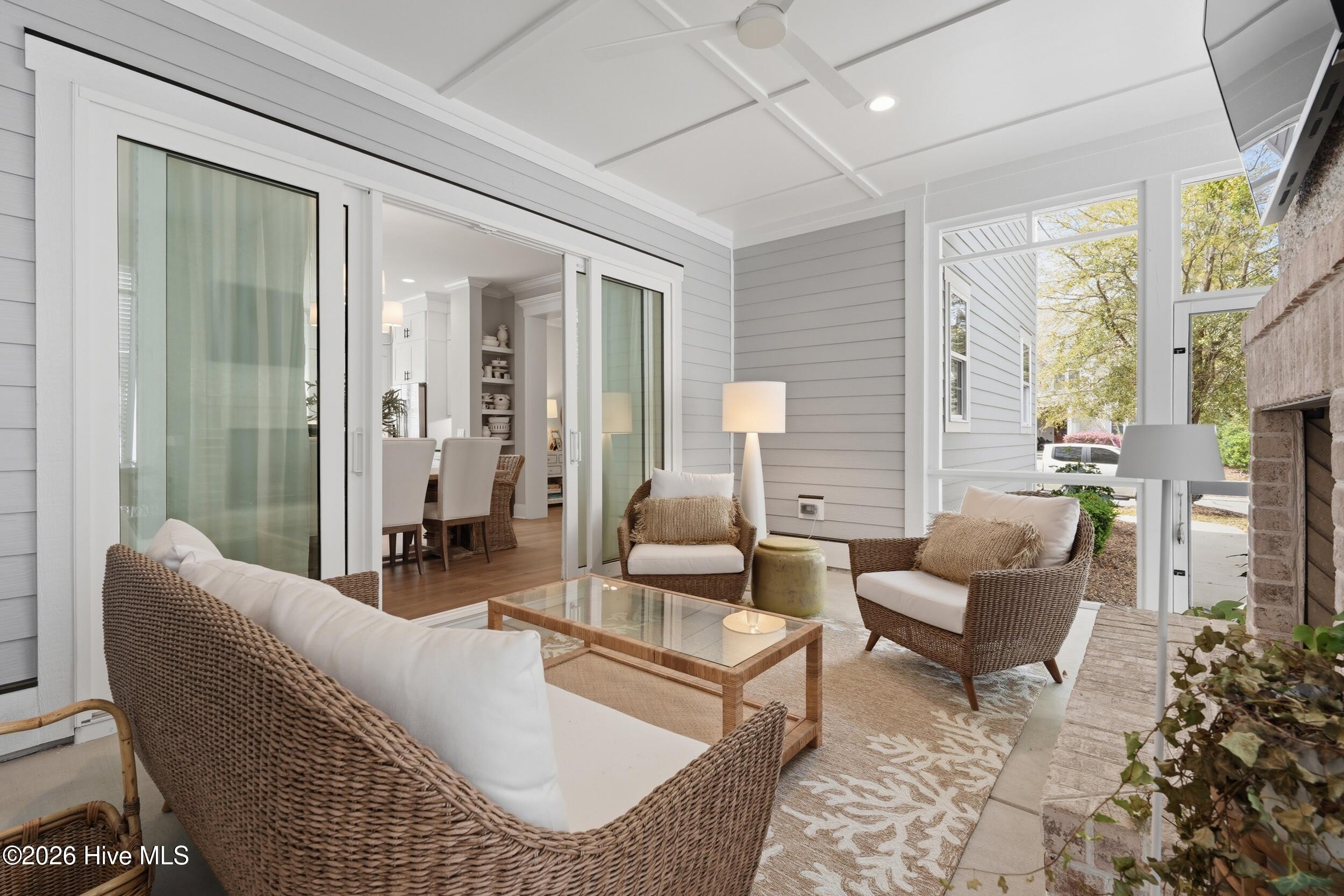 100562454 | Photo 16