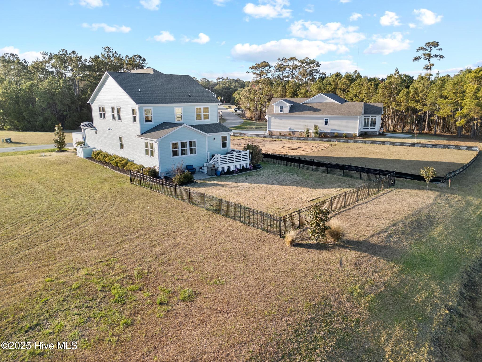 100554502 | Photo 53