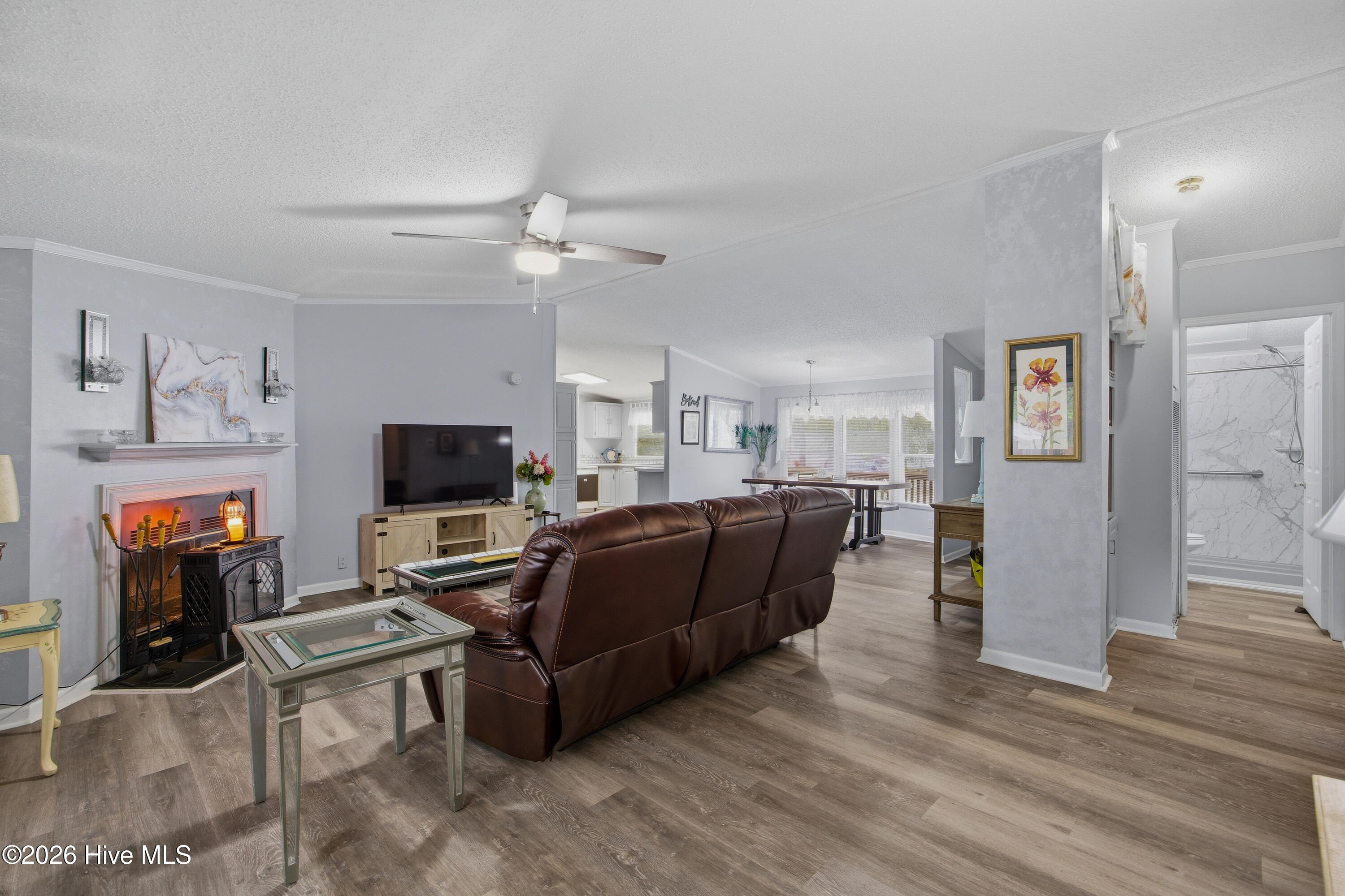 100565028 | Photo 21