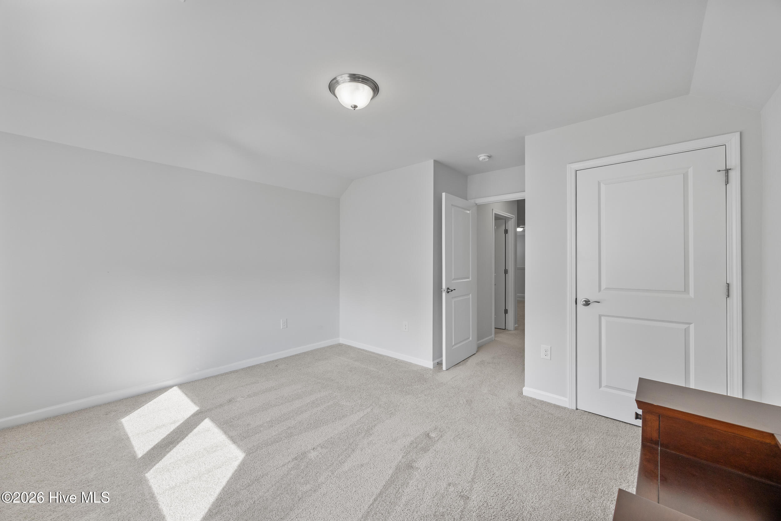 100570393 | Photo 27